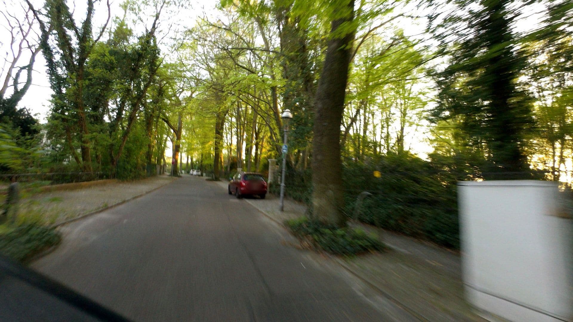 Street view near Evangelische Bildungsstätte auf Schwanenwerder, Kladow — © moenk (CC BY-SA · Mapillary)