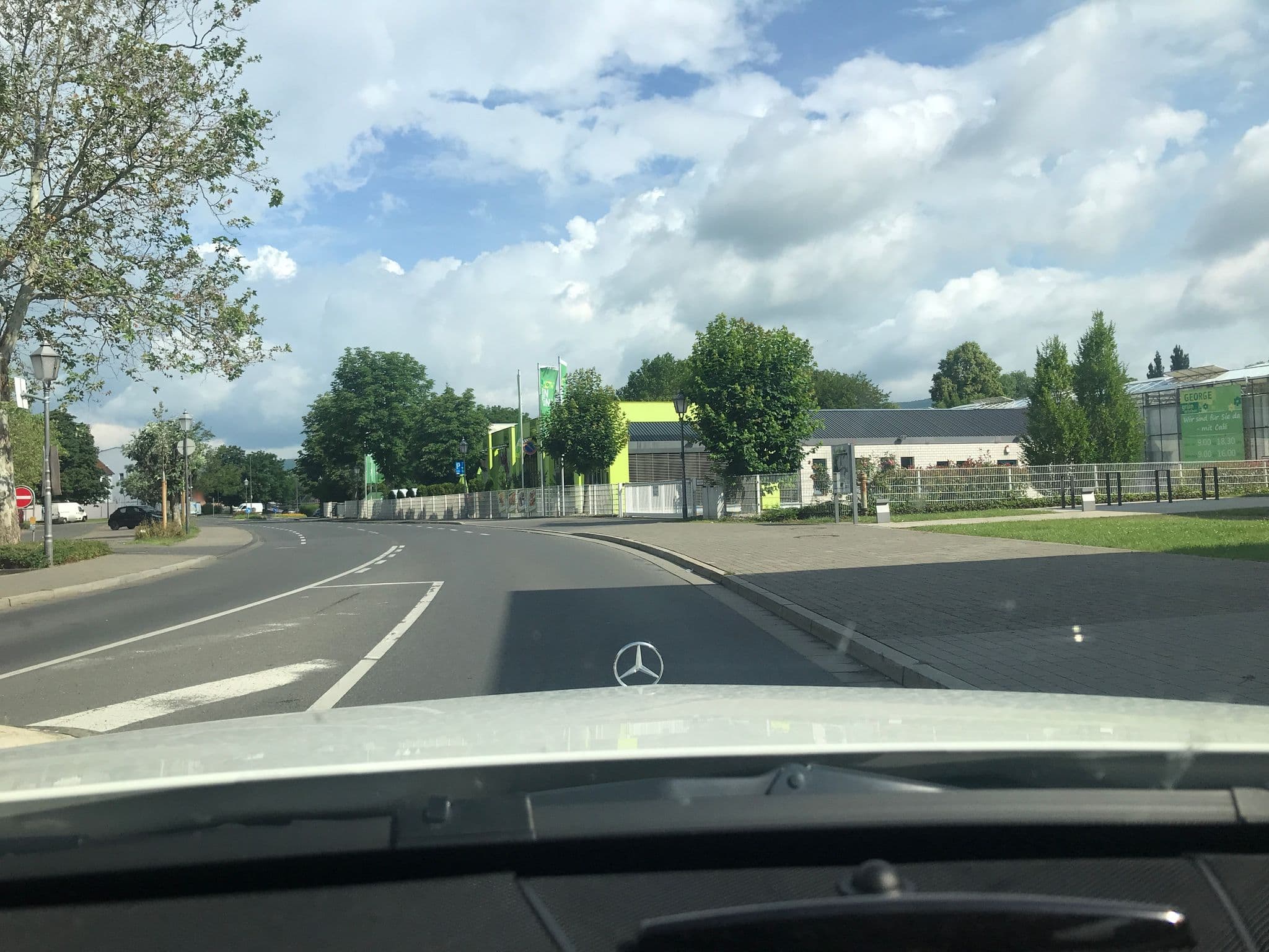Street view near Hotel Stadthalle Eschwege, Eschwege — © saschahaberkorn (CC BY-SA · Mapillary)