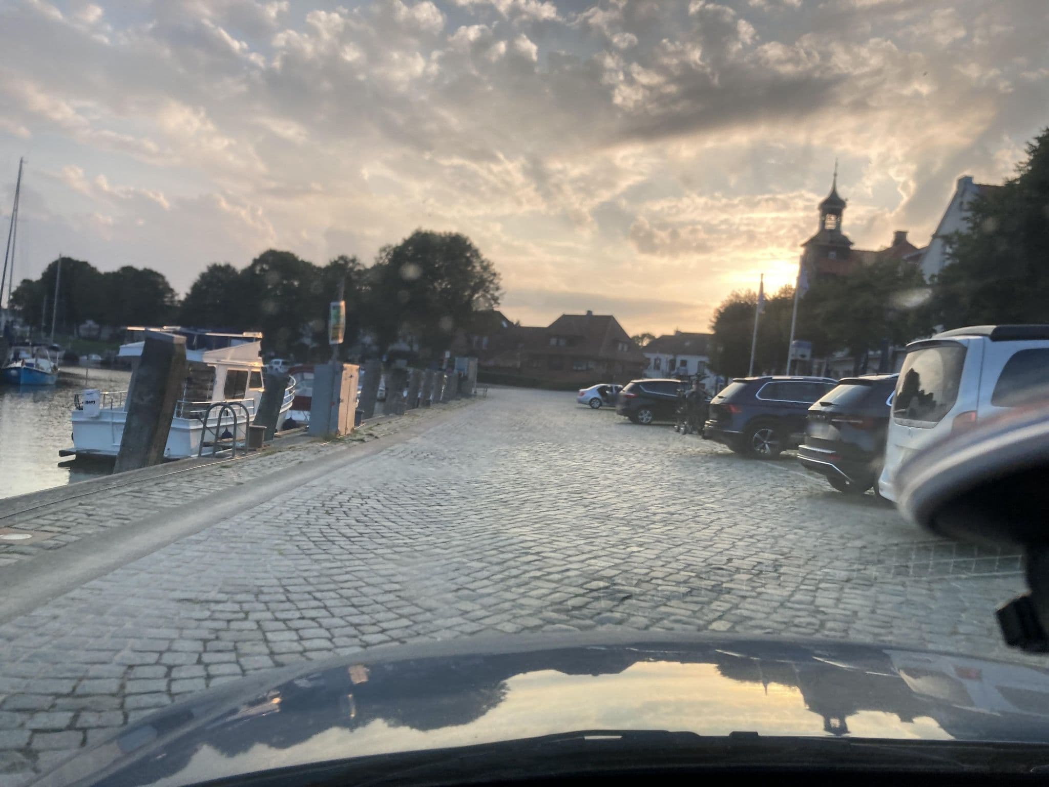 Street view near Lexow Hotel an de Havenkant, Tönning — © robffm (CC BY-SA · Mapillary)