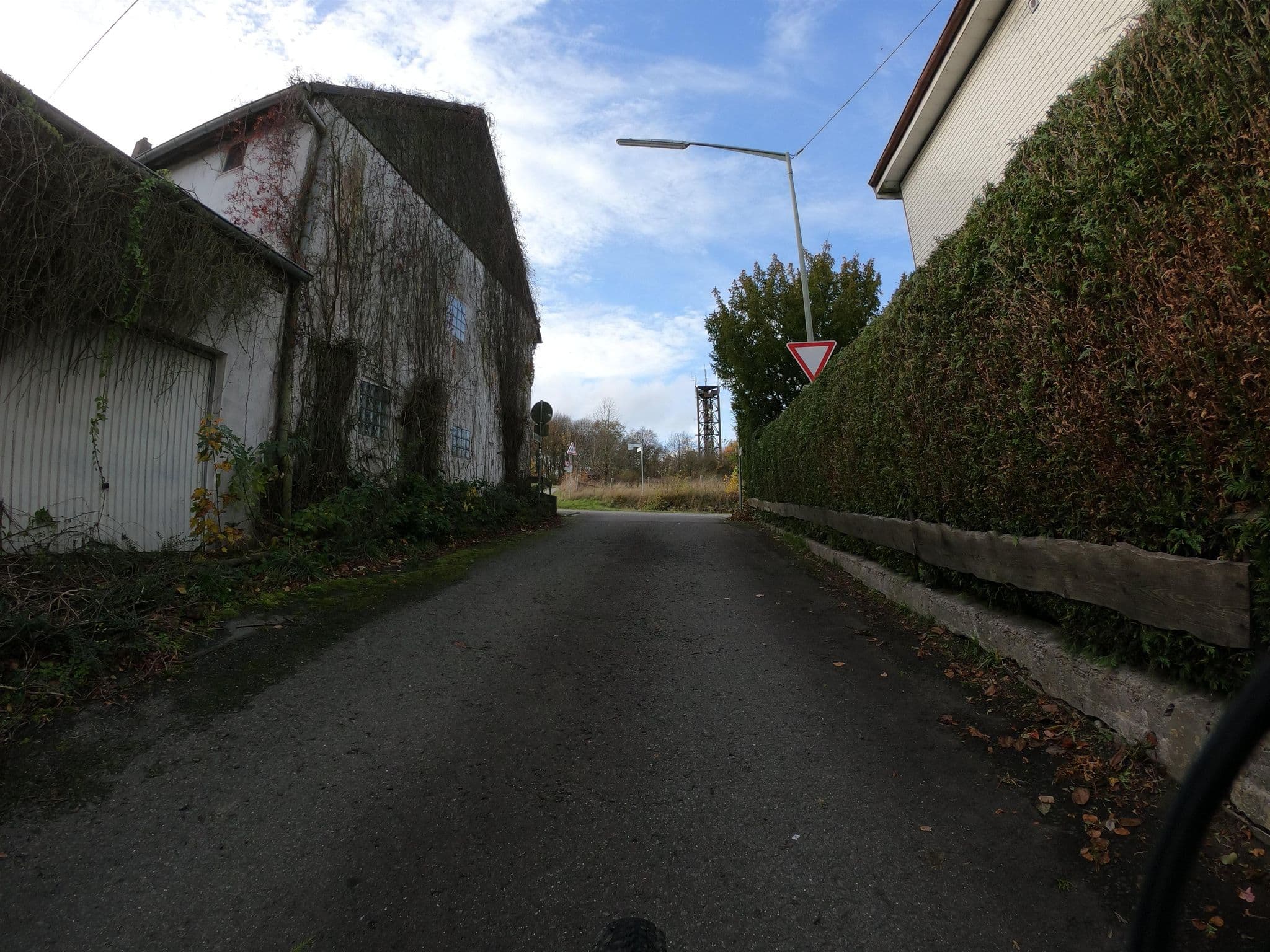 Street view near Gaststätte-Cafe, Pension Hubertushöhe, Breitscheidt — © bernd1960 (CC BY-SA · Mapillary)