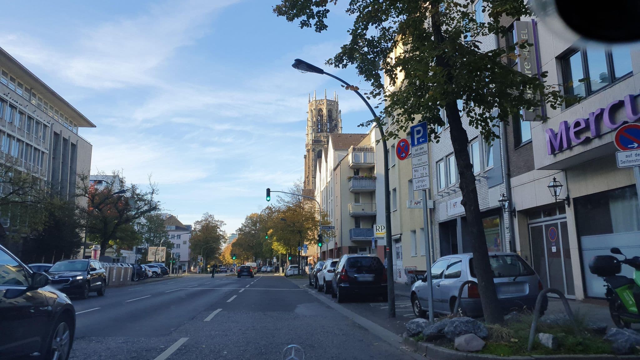 Street view near Mercure Hotel Duesseldorf Zentrum, Düsseldorf-Pempelfort — © tschu (CC BY-SA · Mapillary)