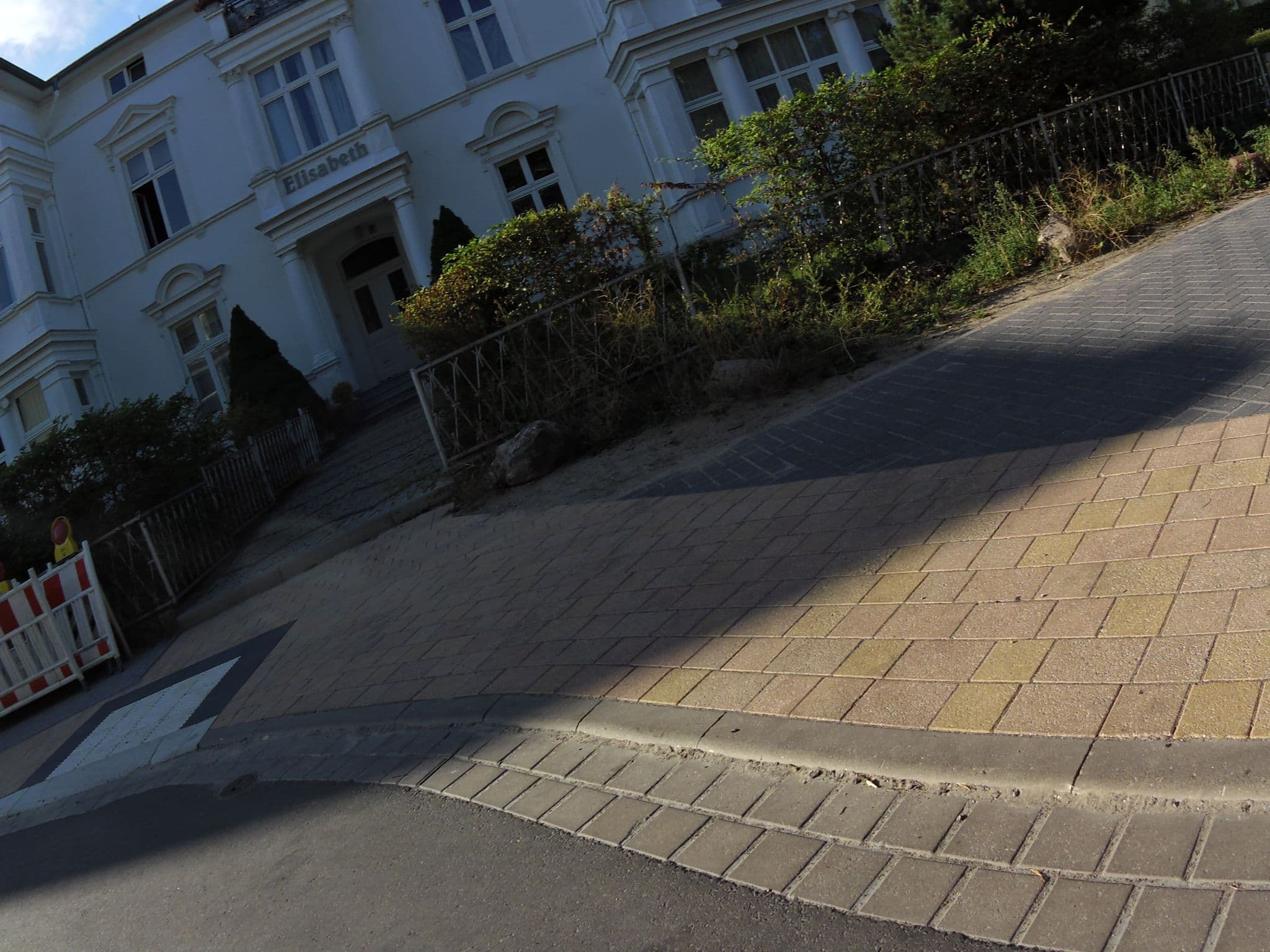 Street view near Villa Elisabeth, Seebad Heringsdorf — © zoegglmeyr (CC BY-SA · Mapillary)