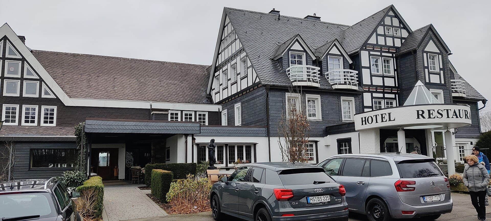 Hotel Albus (via Wikimedia Commons, CC0)