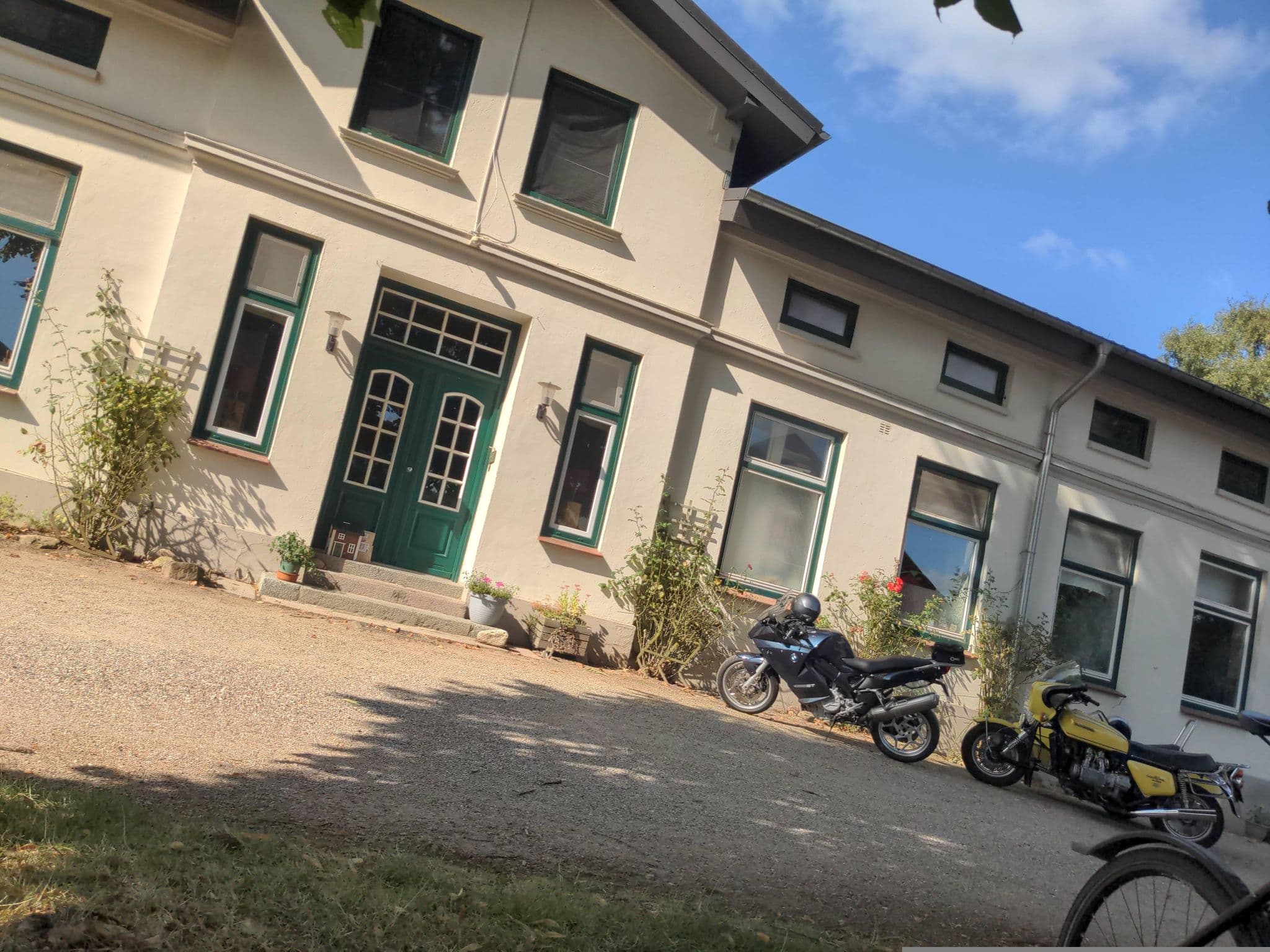 Street view near Heuherberge Gut Friedrichshof, Bösdorf — © rasmustravemnd (CC BY-SA · Mapillary)