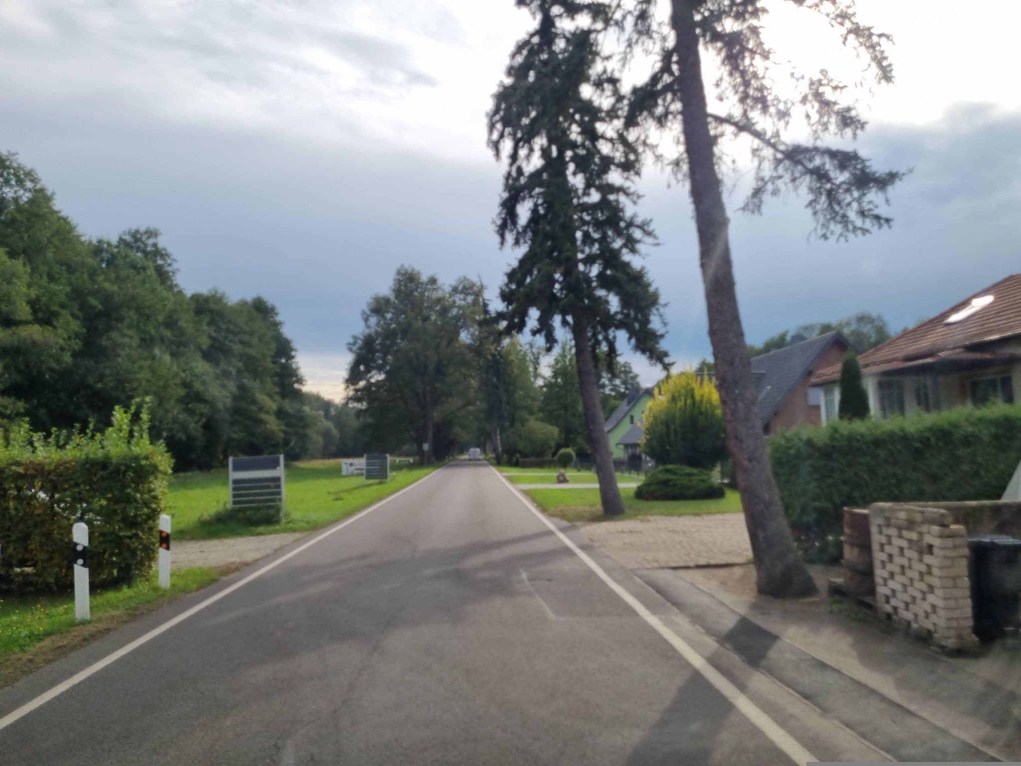 Street view near Obstträume "Schlafen im Weinfass", Burg — © dsmm (CC BY-SA · Mapillary)