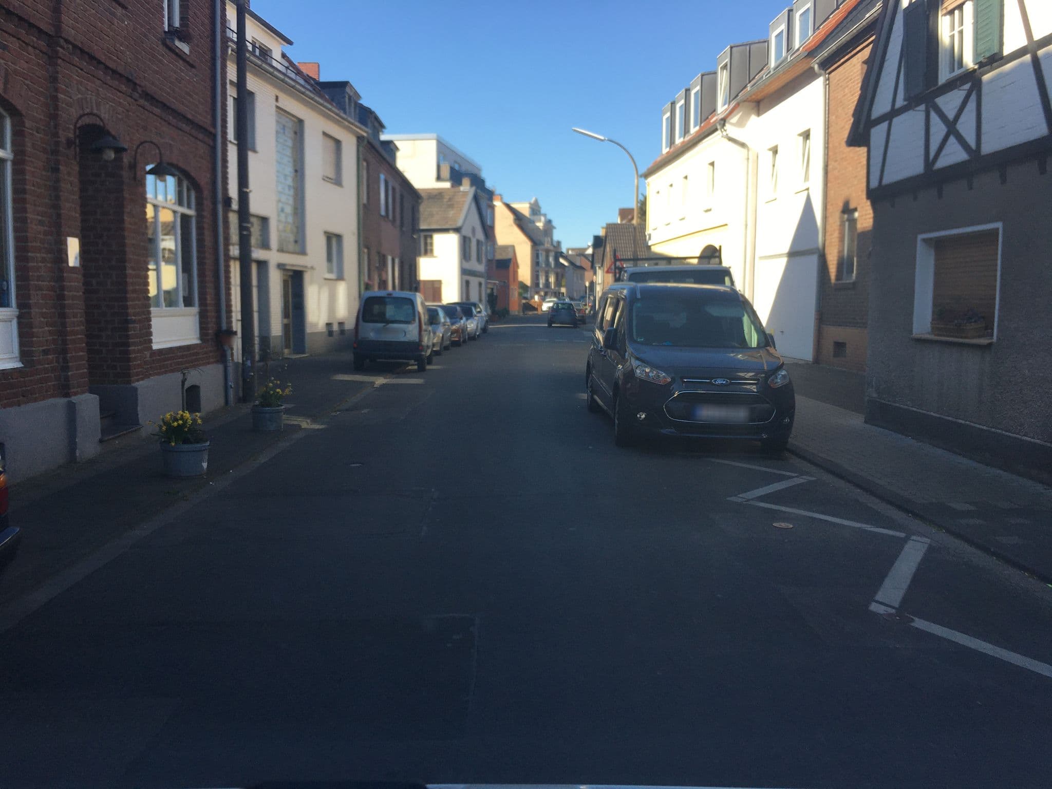 Street view near Boutique Hotel und Patisserie Alte Schreinerei, Zündorf — © raymond (CC BY-SA · Mapillary)