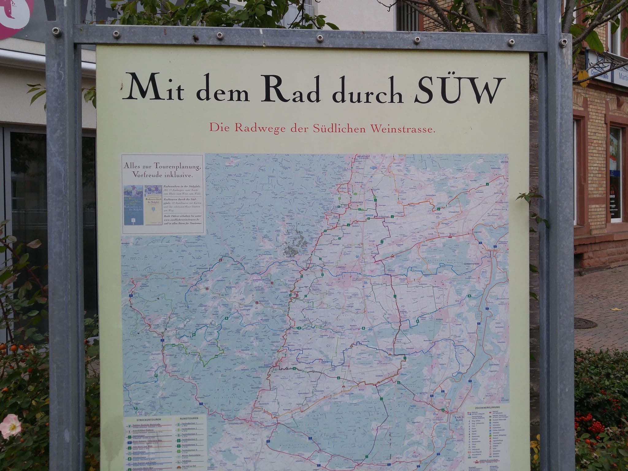 Street view near Escher's Eiswerk, Annweiler am Trifels — © changchun1 (CC BY-SA · Mapillary)