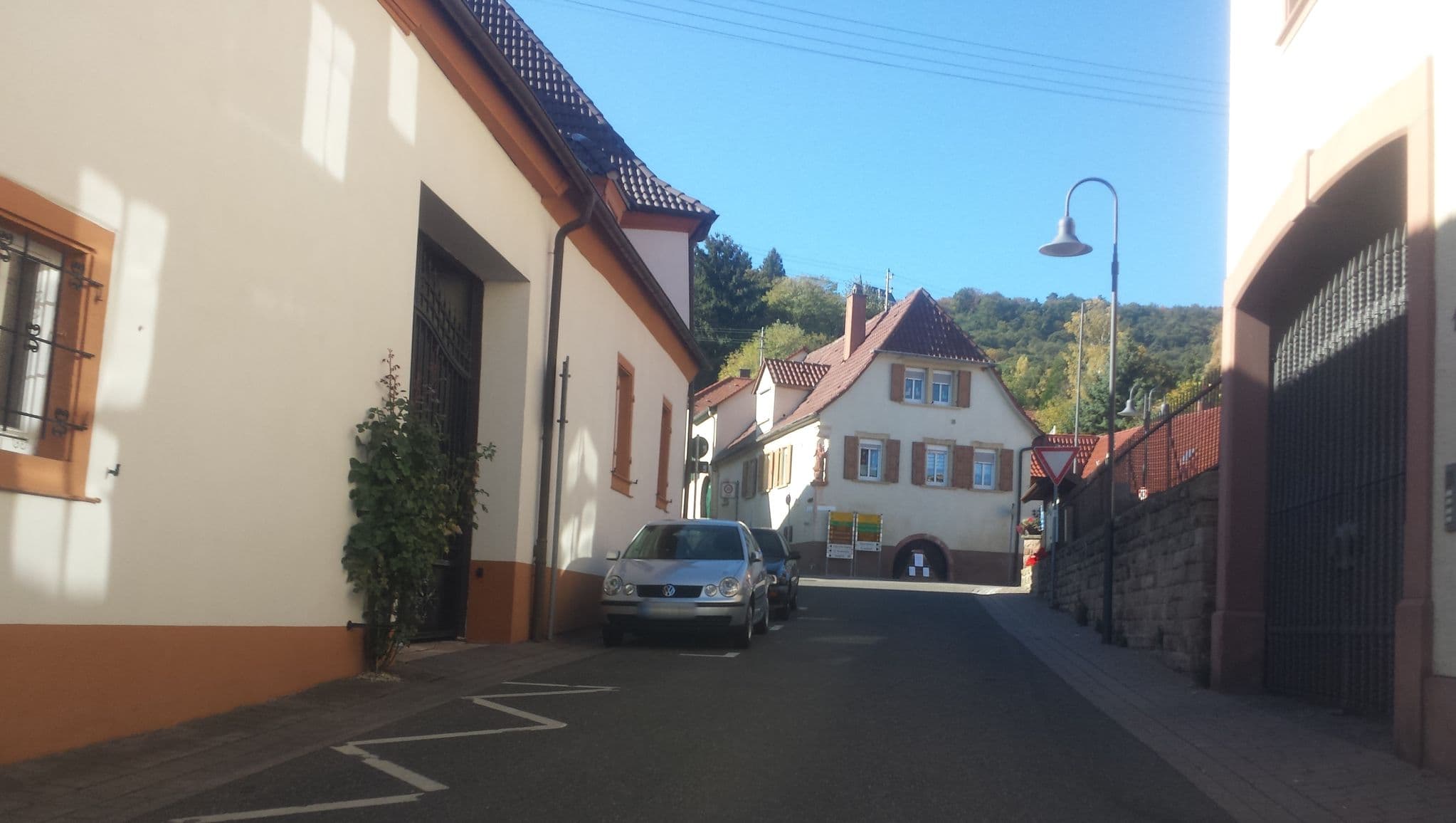 Street view near Burrweilerhof, Rhodt unter Rietburg — © wegavision (CC BY-SA · Mapillary)