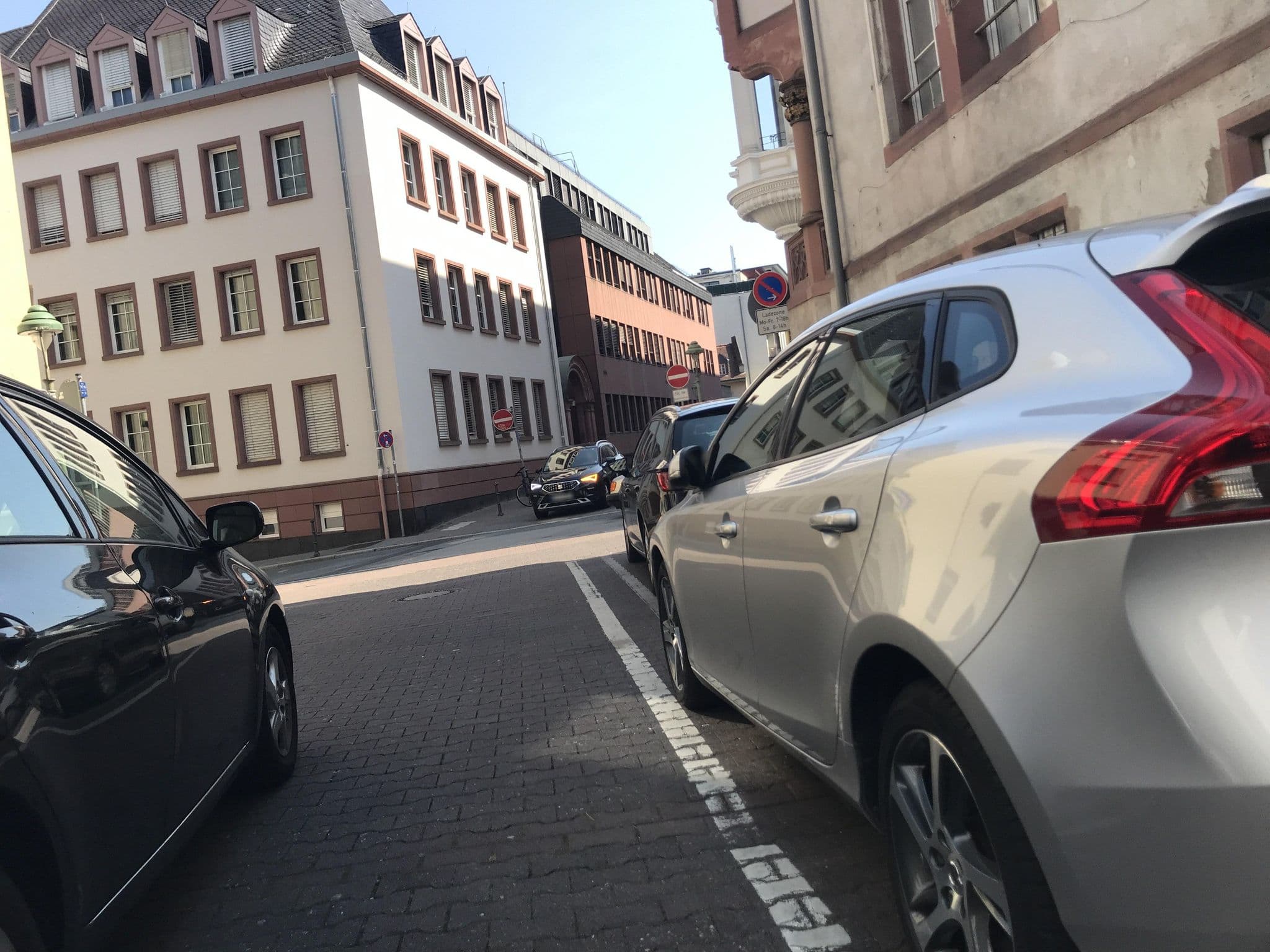 Street view near EJ9 Boardinghaus Mainz, Kastel — © miguel_andrade (CC BY-SA · Mapillary)