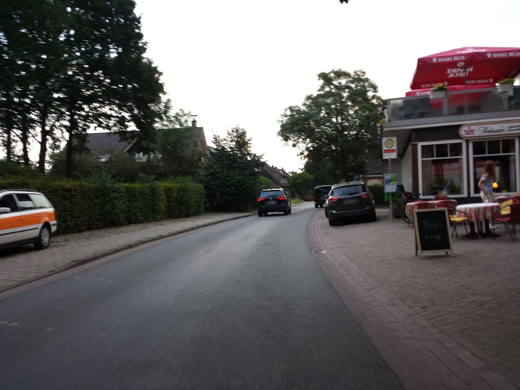 Street view near Hasenbürener Krug, Burglesum — © hubert87 (CC BY-SA · Mapillary)