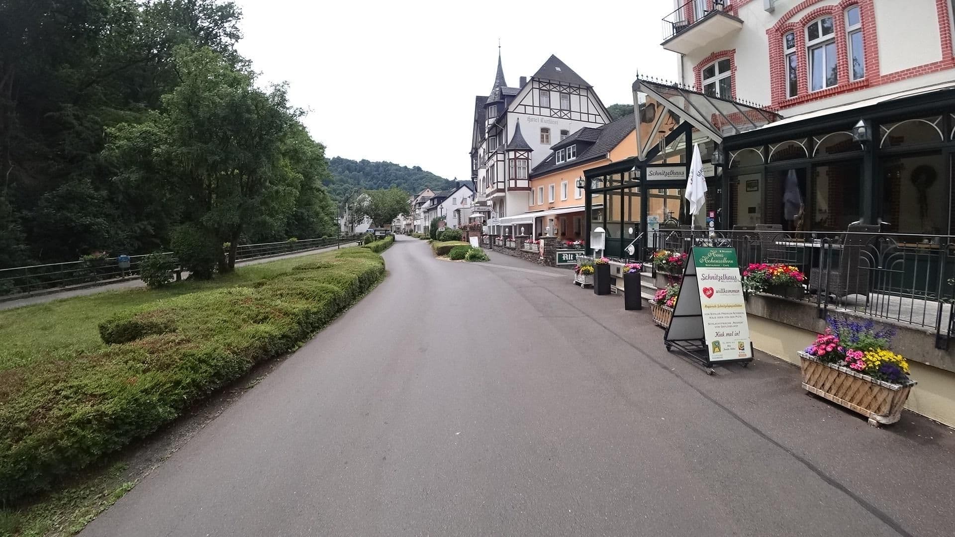 Street view near Haus Hohenzollern, Lutzerath — © PSMSLP (CC BY-SA · Mapillary)