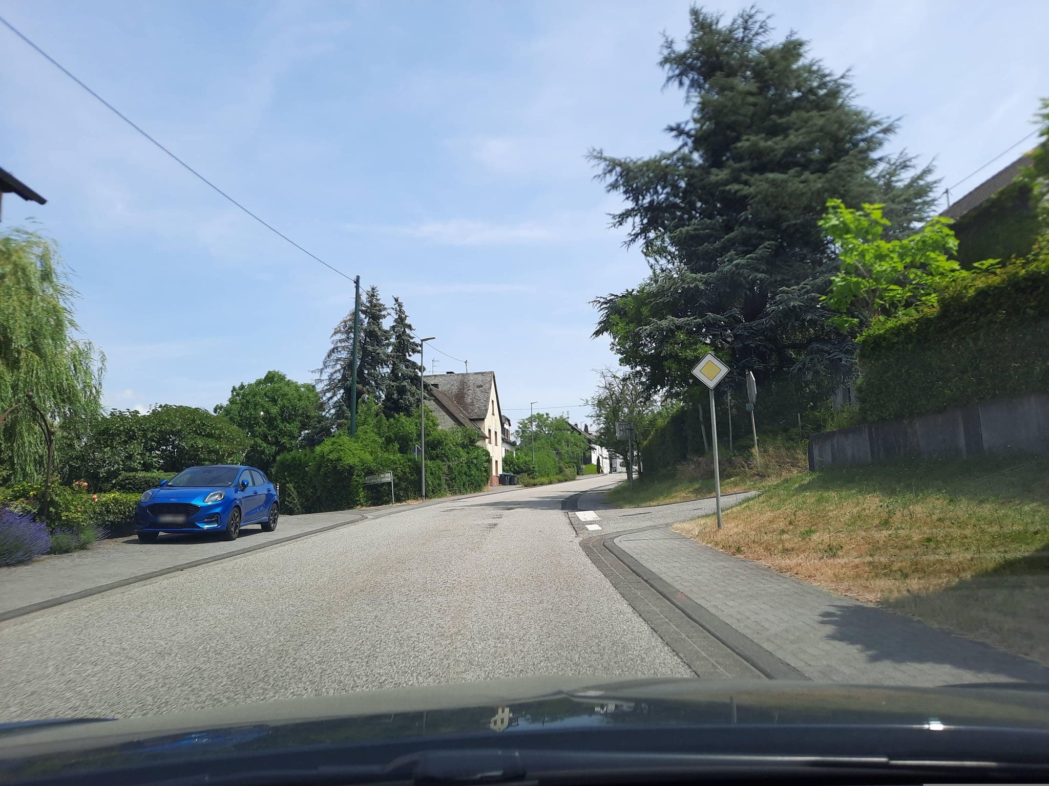 Street view near Landhaus Bad Bertrich, Lutzerath — © Lowiekse (CC BY-SA · Mapillary)