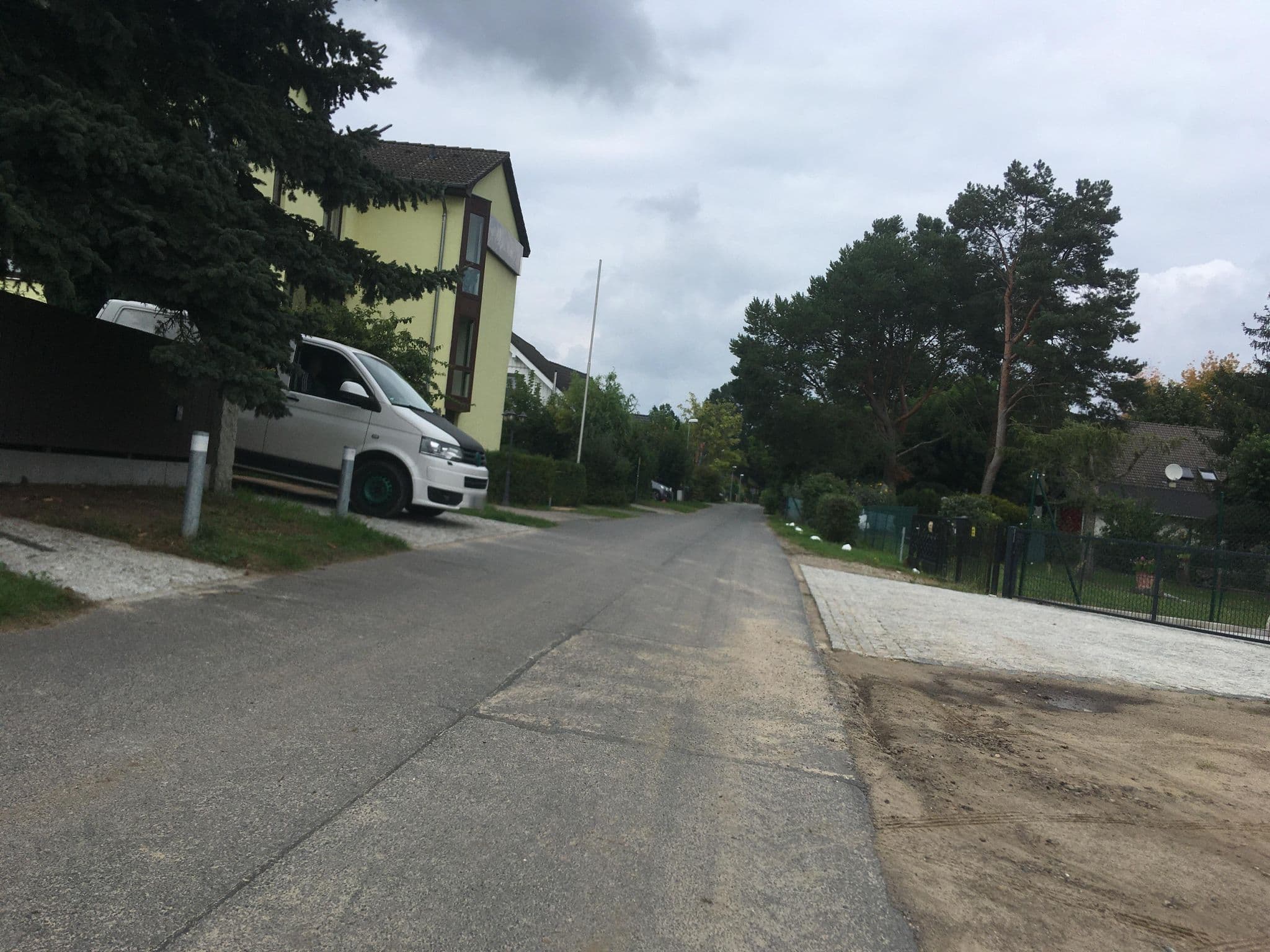 Street view near Landhotel Mühlenbeck, Glienicke — © carlheinz (CC BY-SA · Mapillary)