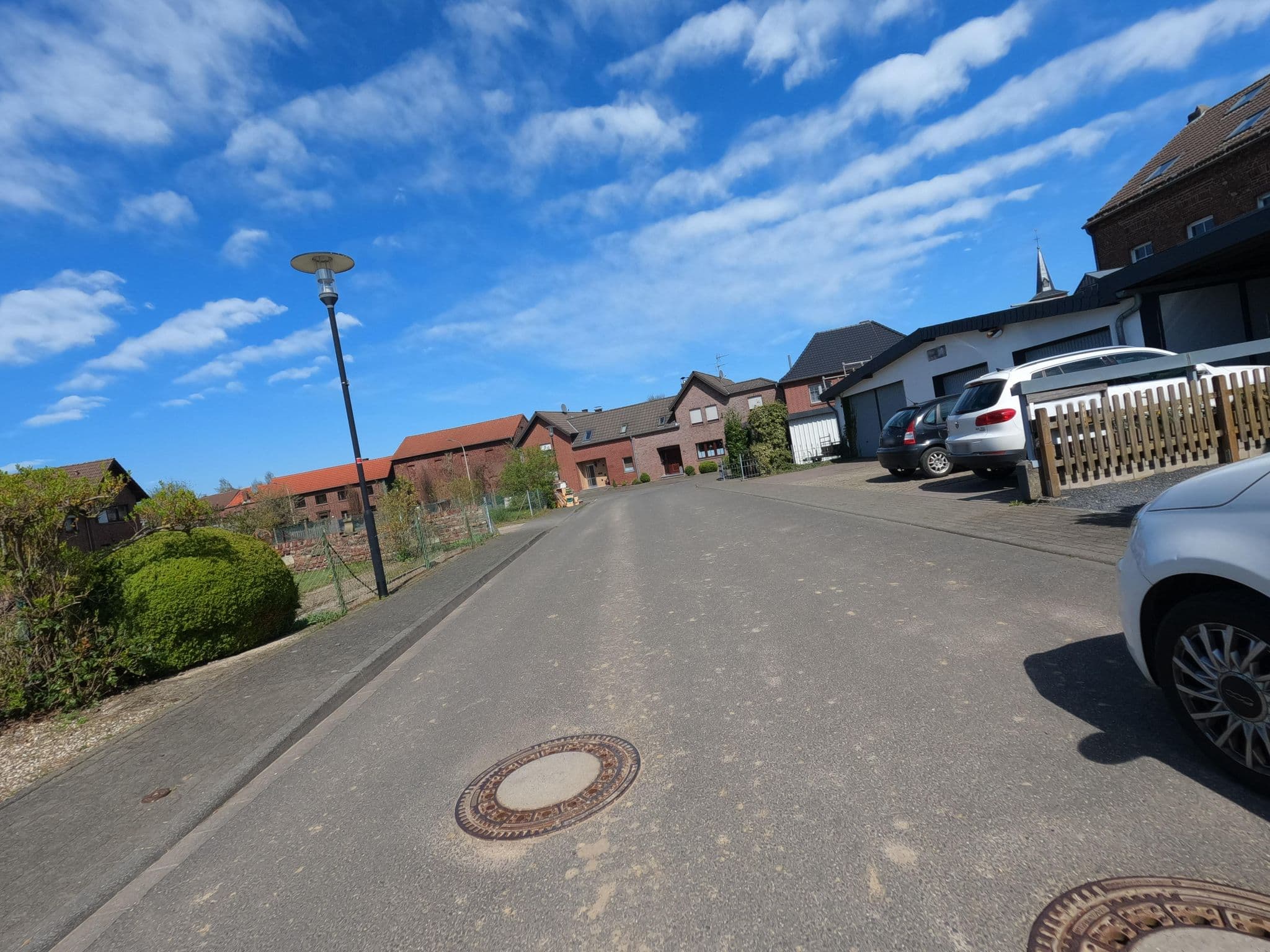 Street view near Alte Schule Kraudorf, Geilenkirchen — © hektor1989 (CC BY-SA · Mapillary)