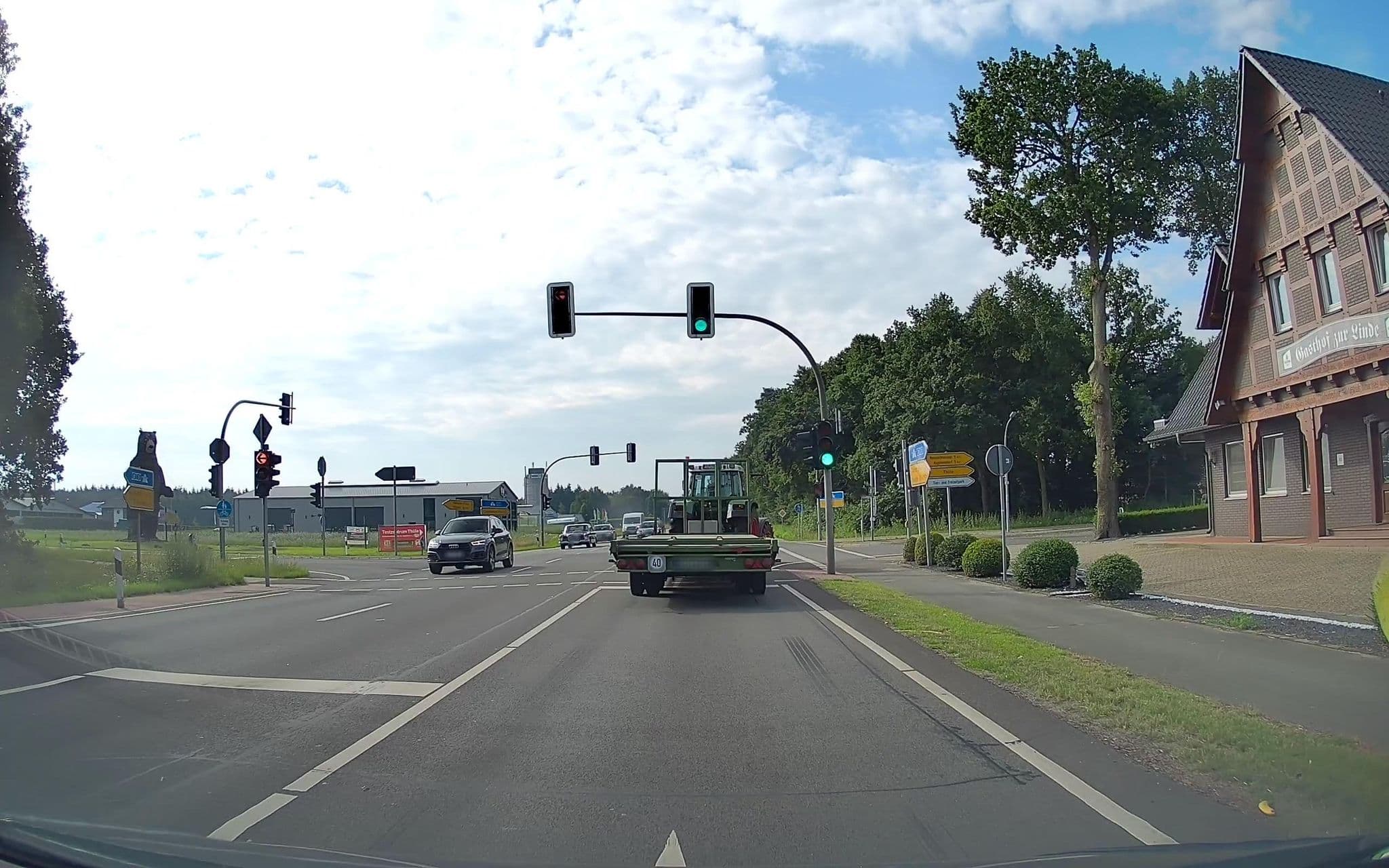 Street view near Gasthof zur Linde - Hotel & Restaurant, Bösel — © hendel (CC BY-SA · Mapillary)
