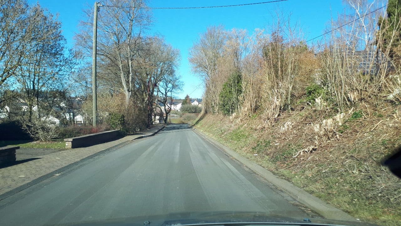 Street view near Ferienwohnung Bohr, Gillenfeld — © elle (CC BY-SA · Mapillary)