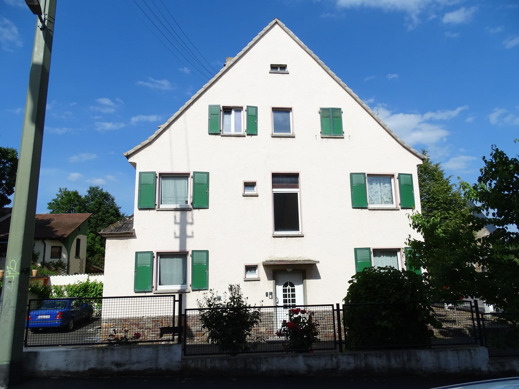 Street view near Ferienwohnung "Am Schulhaus", Geisenheim — © negro (CC BY-SA · Mapillary)