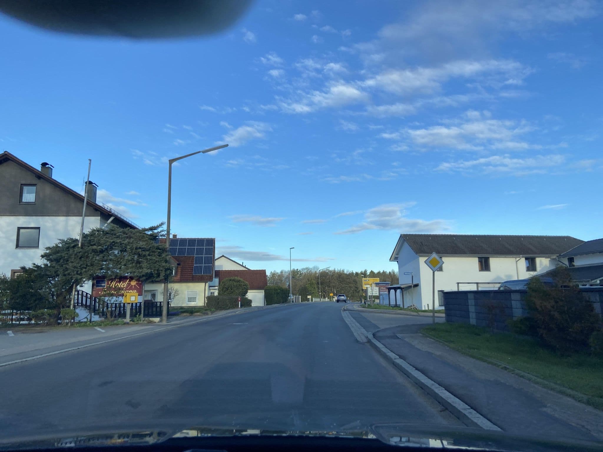 Street view near Sonnenhang, Dietfurt — © j0hn_lawrence (CC BY-SA · Mapillary)