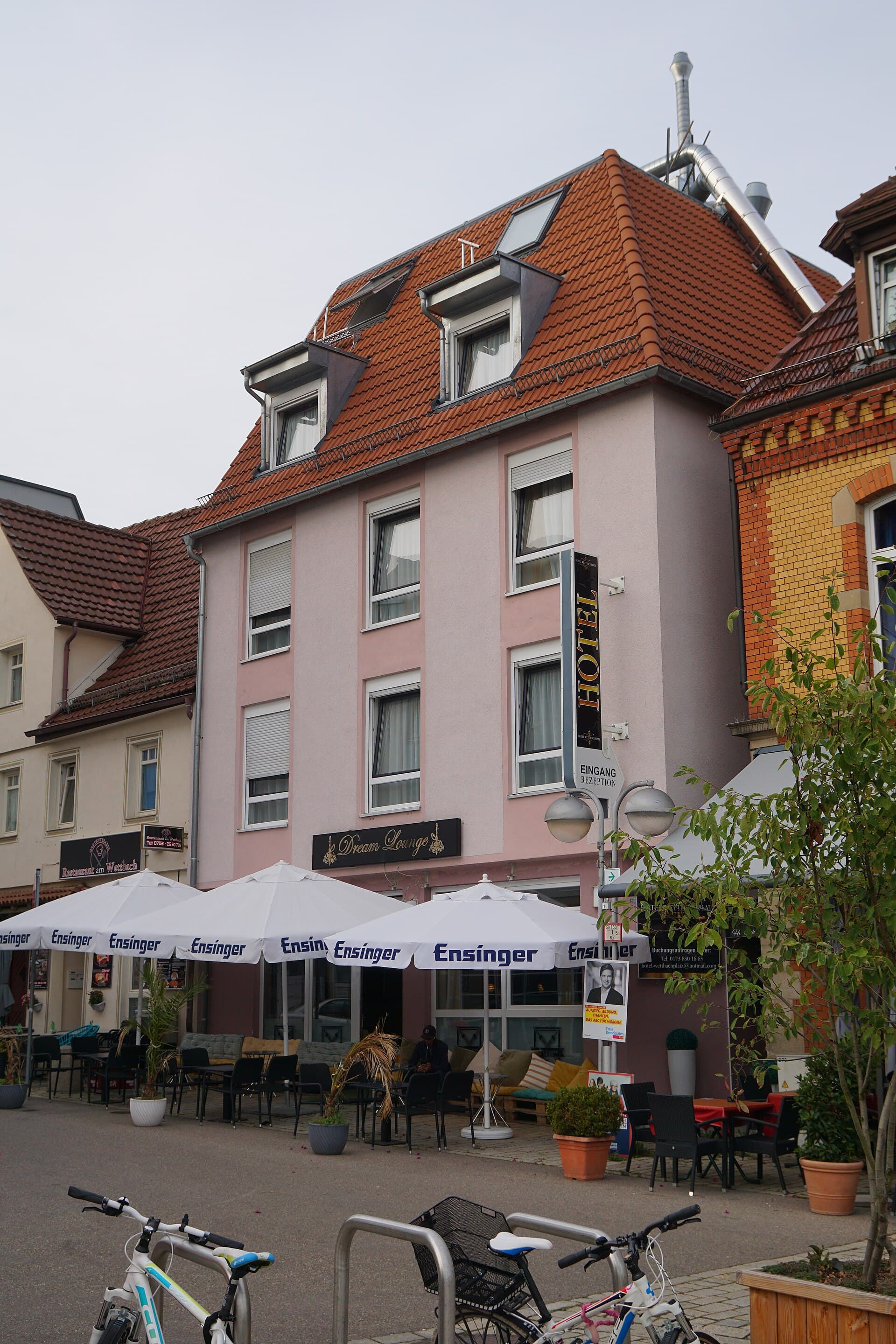 Hotel Wettbachplatz (via Wikimedia Commons, CC BY-SA 3.0)