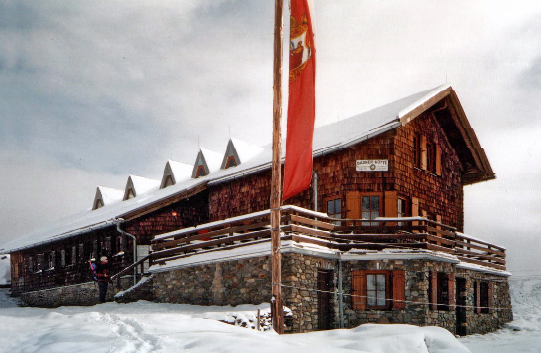 Badener Hütte (via Wikimedia Commons, CC BY-SA 3.0)