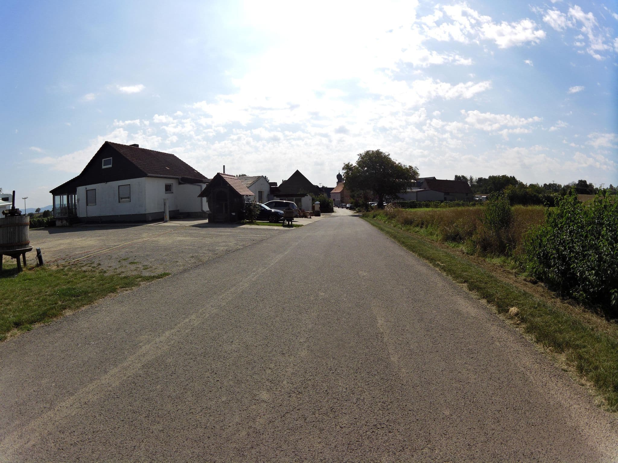 Street view near Stellplatz am Weingut Mangold, Sommerach — © zoegglmeyr1 (CC BY-SA · Mapillary)