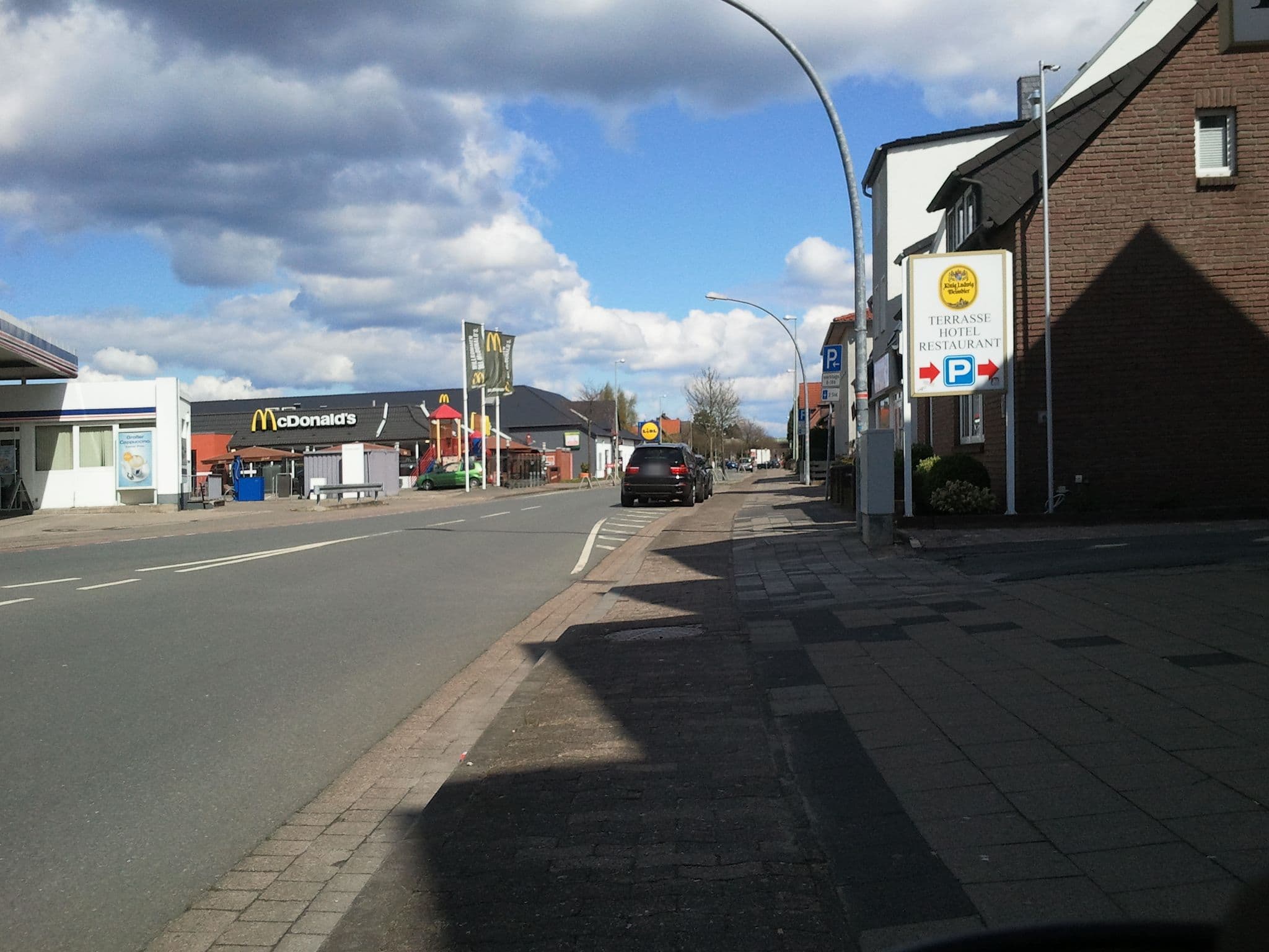 Street view near Platon, Nienburg — © hubert87 (CC BY-SA · Mapillary)