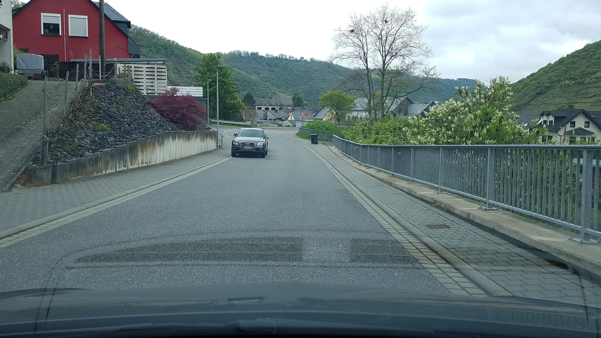 Street view near Haus Erika, Oberfell — © Lowiekse (CC BY-SA · Mapillary)
