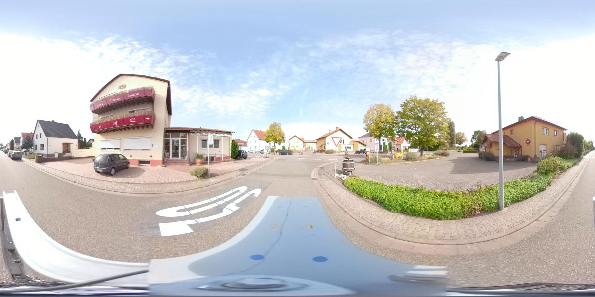 Street view near Falkenhof, Osthofen — © wegavision (CC BY-SA · Mapillary)