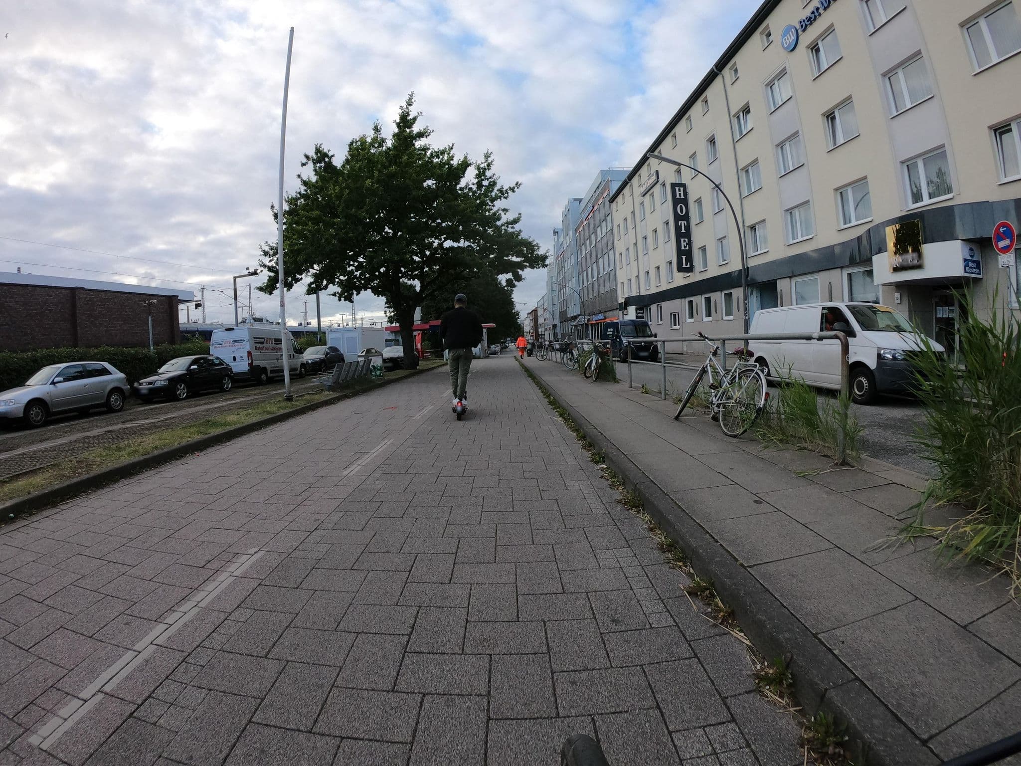 Street view near Best Western Raphael Hotel Altona, Altona — © 2ce5345 (CC BY-SA · Mapillary)