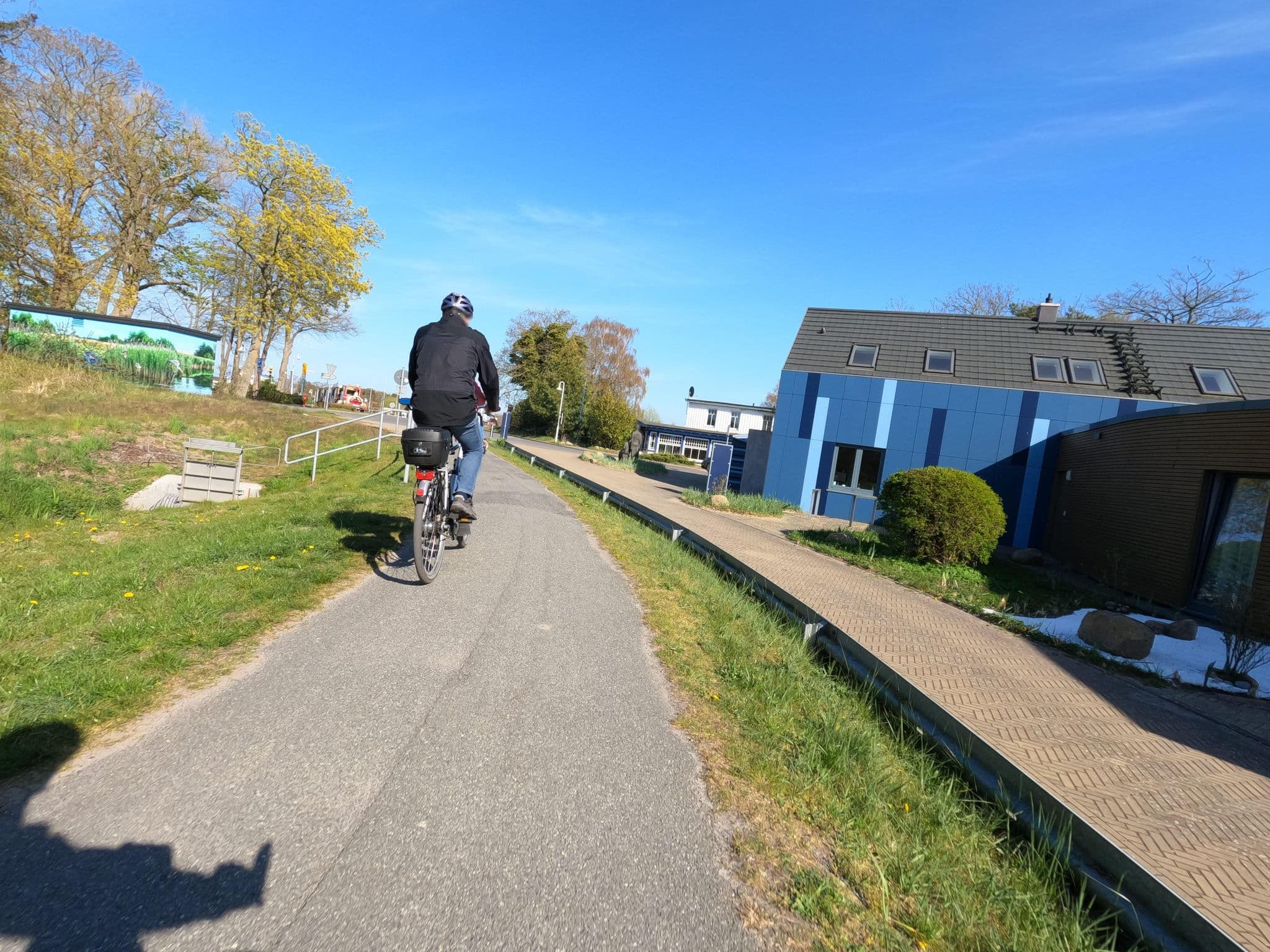 Street view near Haus am Deich, Ostseebad Prerow — © hektor1989 (CC BY-SA · Mapillary)