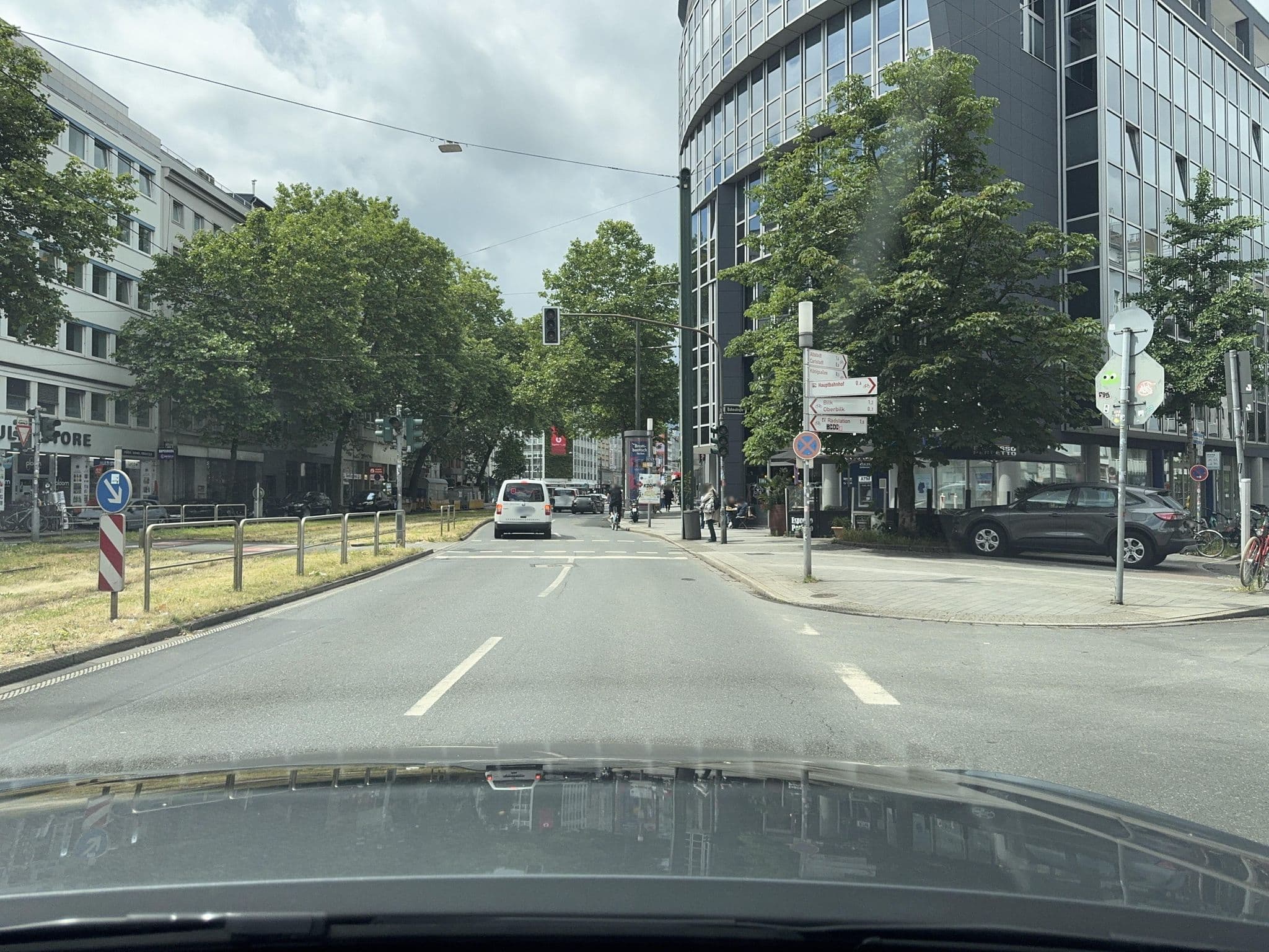 Street view near DEVIN Art Hotel, Düsseldorf — © endradon (CC BY-SA · Mapillary)