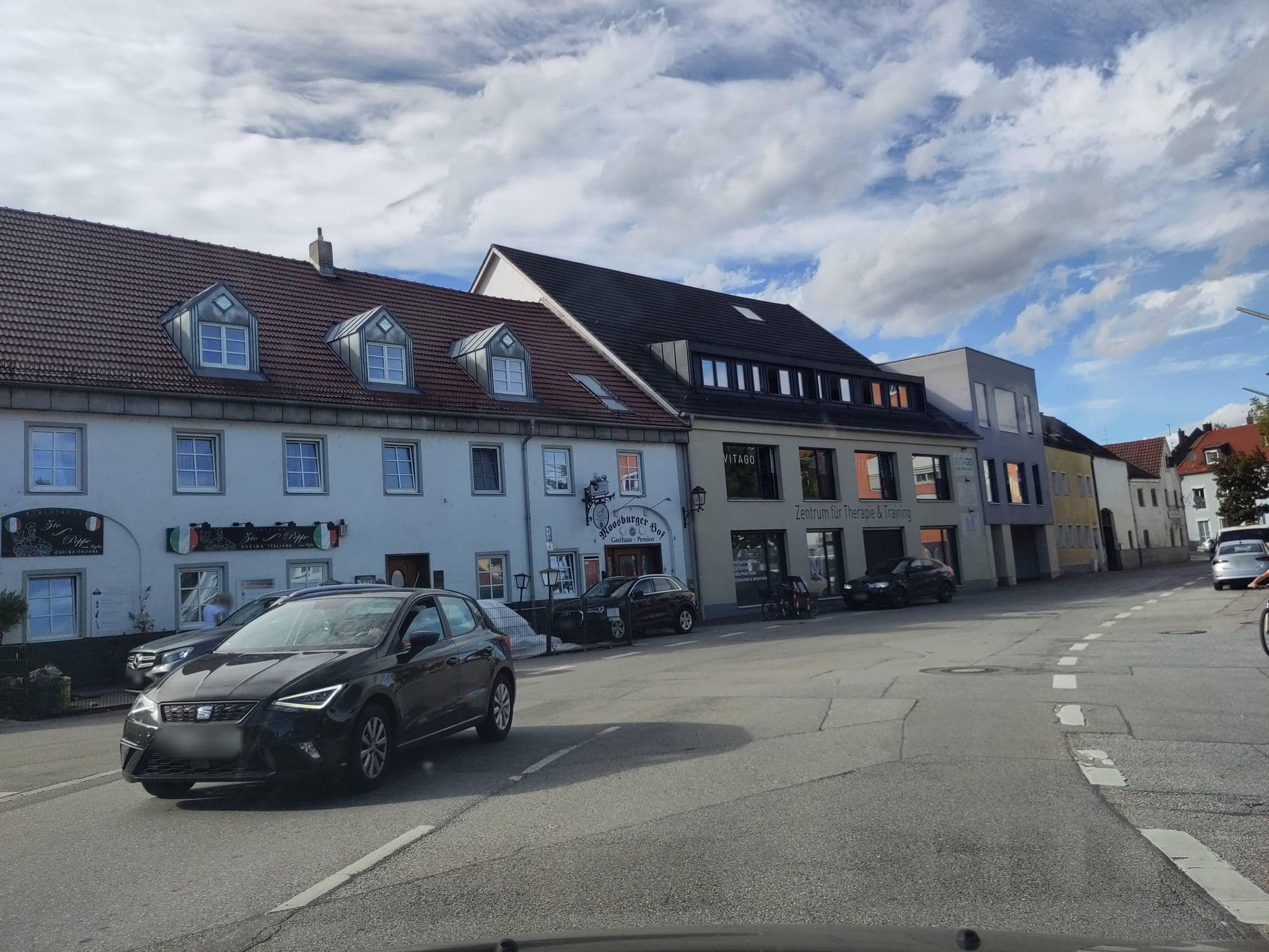 Street view near Hotel Moosburger Hof, Moosburg — © Crotaro (CC BY-SA · Mapillary)