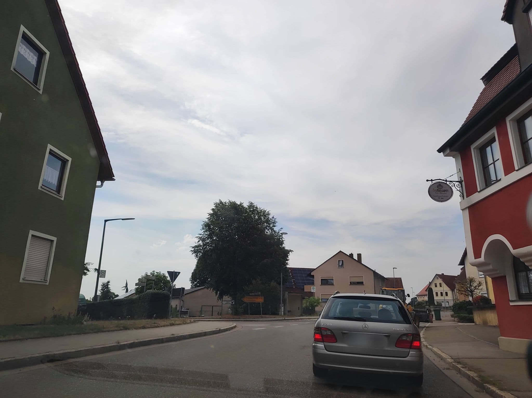 Street view near Landgasthaus zum Roten Ochsen, Gerolfingen — © msdess (CC BY-SA · Mapillary)