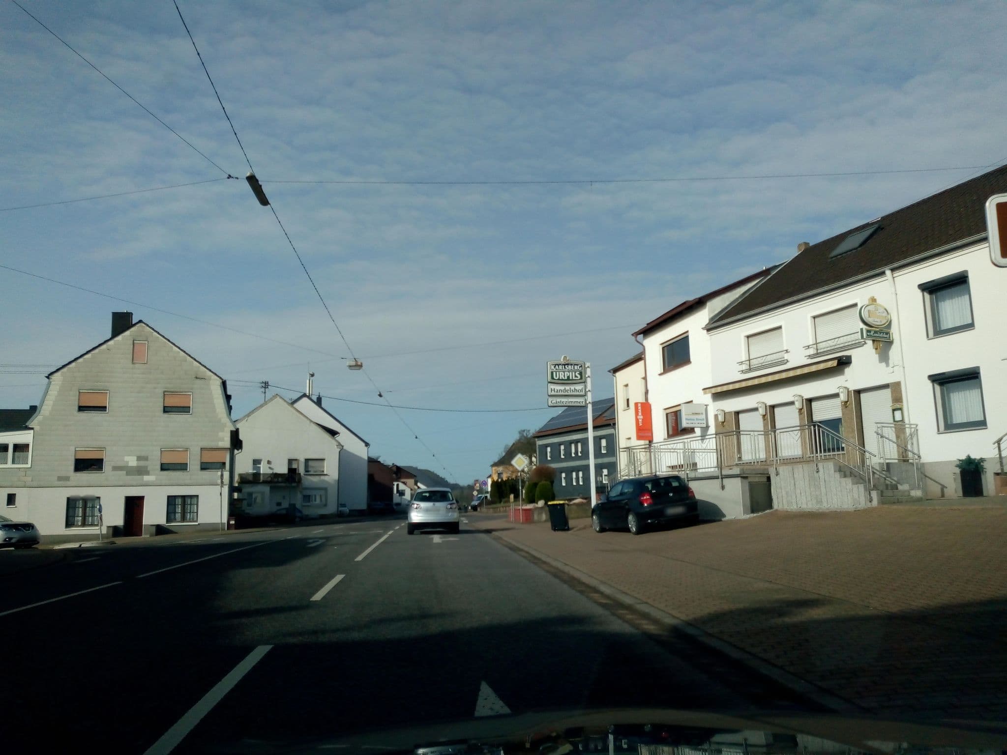 Street view near Handelshof, Schwalbach — © teddy73 (CC BY-SA · Mapillary)