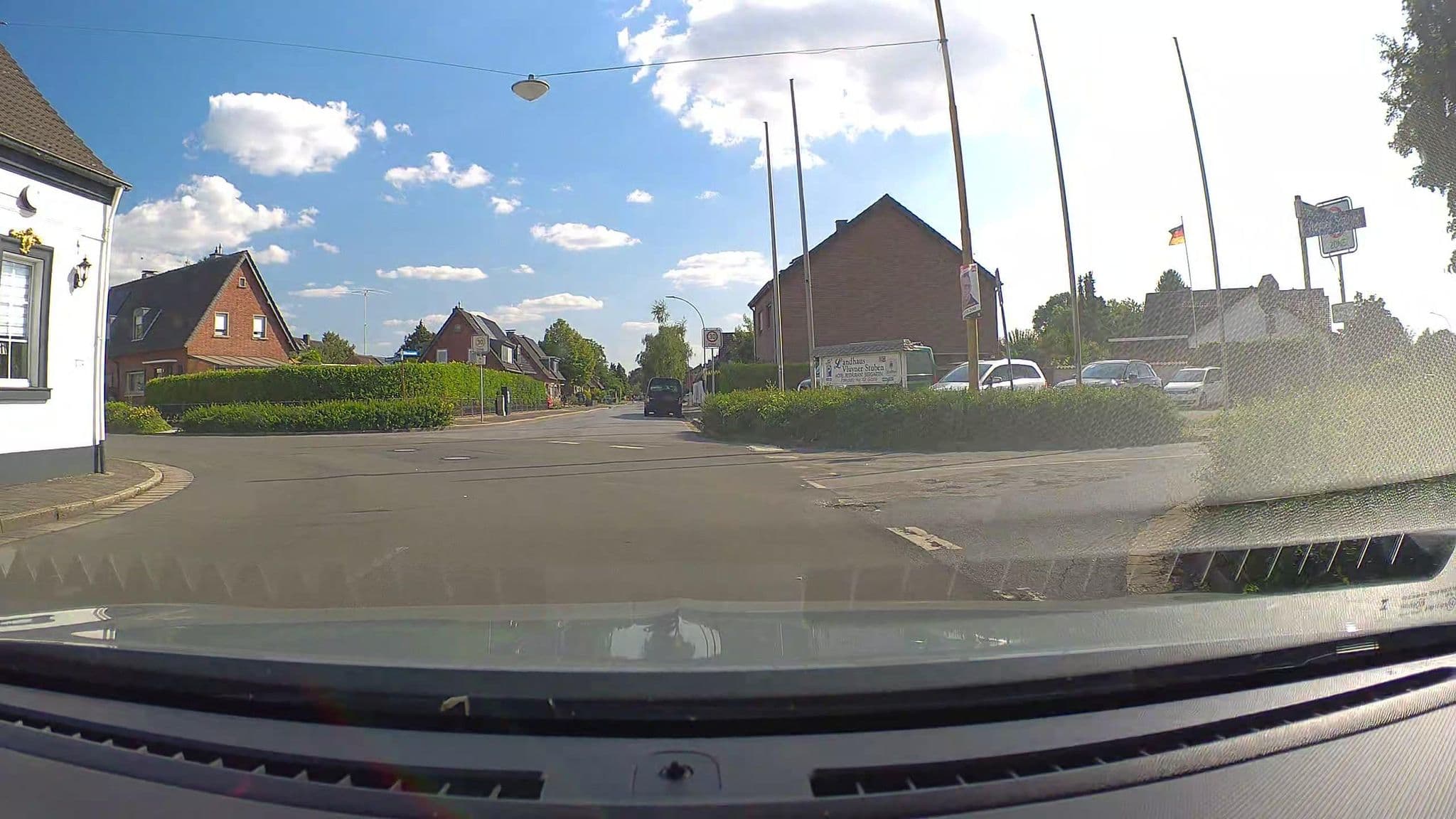 Street view near Landhaus Vluyner Stuben, Neukirchen-Vluyn — © poxonline (CC BY-SA · Mapillary)
