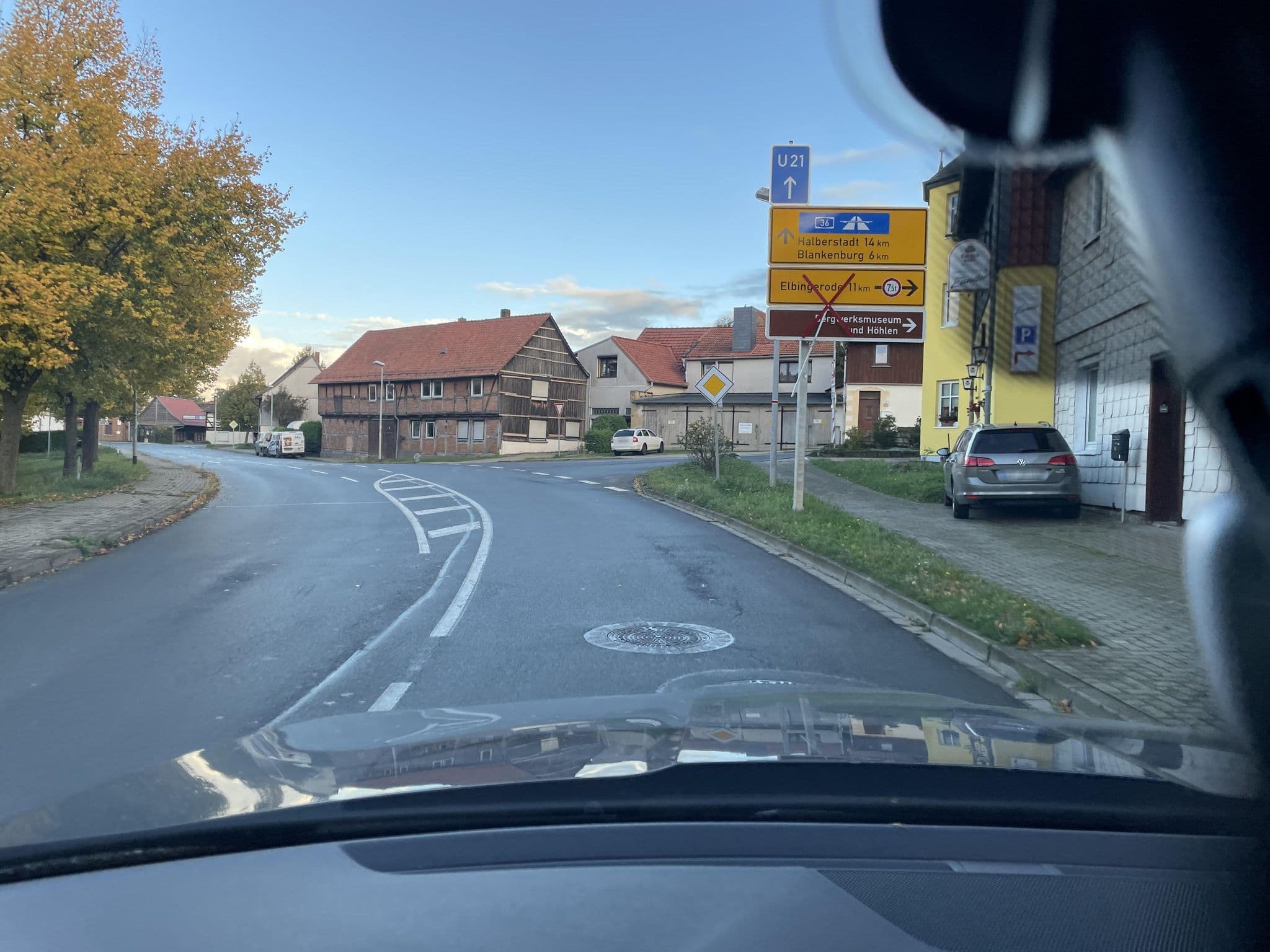 Street view near Hotel Zander, Blankenburg — © surveyor99 (CC BY-SA · Mapillary)