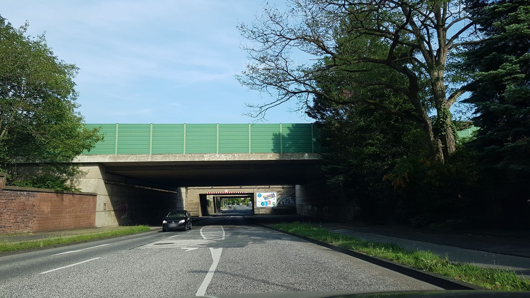 Street view near Haus Scheuten Hotel, Hochfeld — © rororo (CC BY-SA · Mapillary)