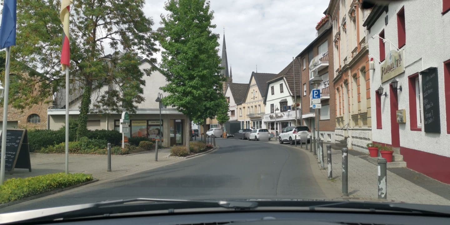 Street view near Hotel Bedburger Mühle, Bedburg — © bigpapa2908 (CC BY-SA · Mapillary)