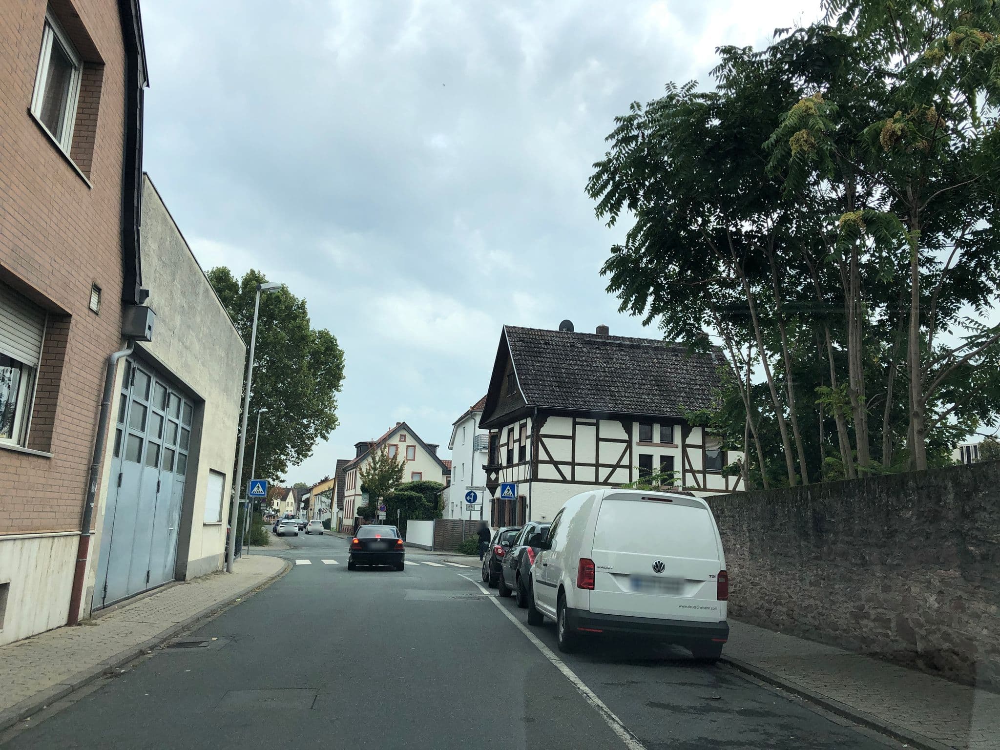 Street view near Gästehaus Schröder mit Glockenstübchen, Groß-Gerau — © chuck (CC BY-SA · Mapillary)