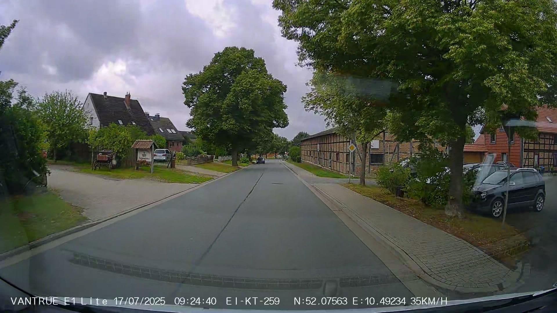 Street view near Kutscherstuben, Flöthe — © Hightower- (CC BY-SA · Mapillary)