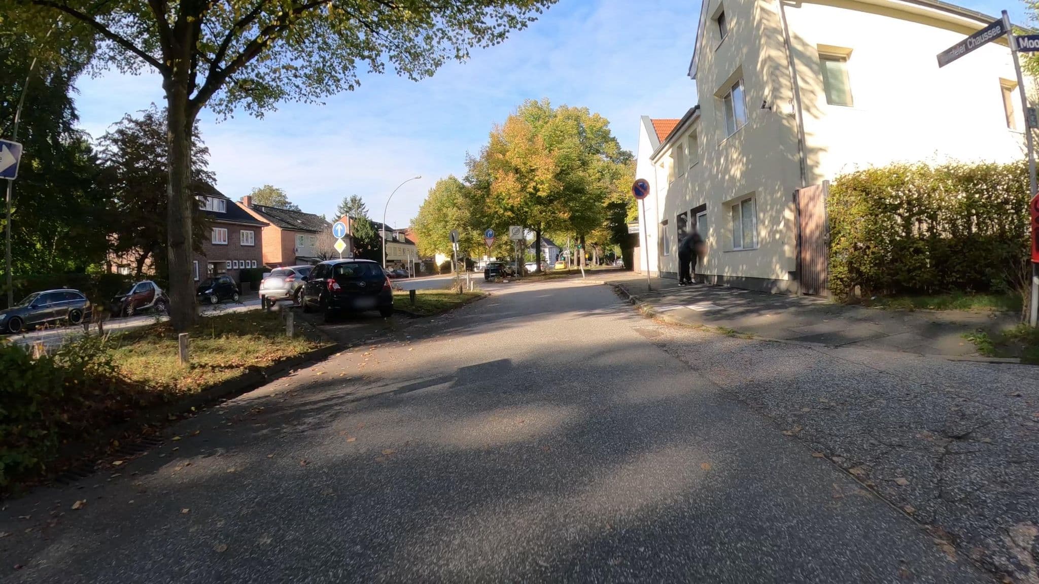 Street view near Entrée Gross Borstel Garni Hotel, Groß Borstel — © veloroute_hamburg (CC BY-SA · Mapillary)