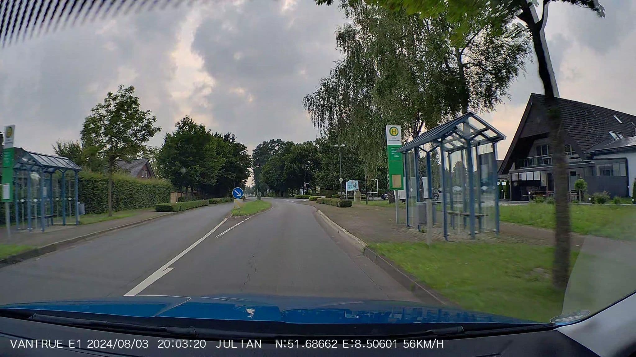 Street view near Hotel zur Eiche, Geseke — © nrailuj (CC BY-SA · Mapillary)