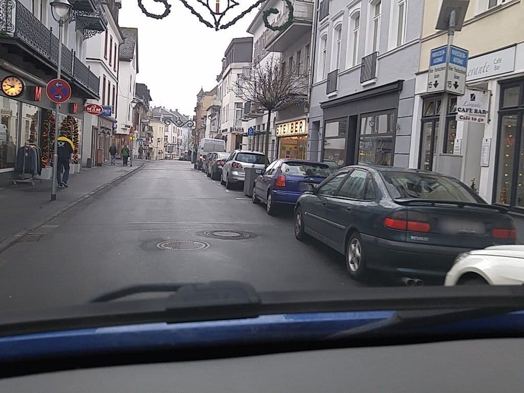 Street view near Luxstay Summerhouse, Bad Nauheim — © scg1176 (CC BY-SA · Mapillary)