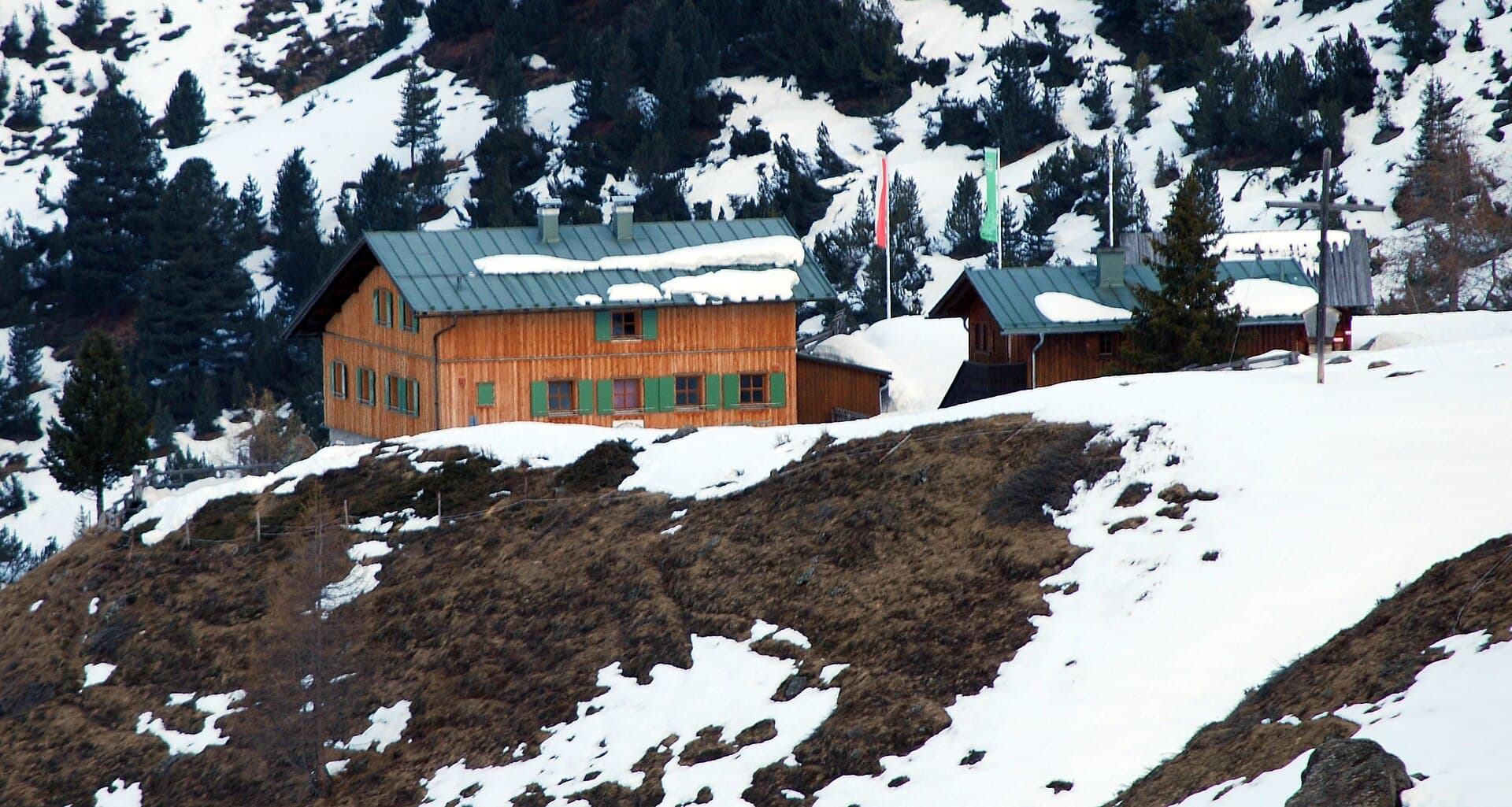 Schweinfurter Hütte (via Wikimedia Commons, CC BY-SA 3.0)