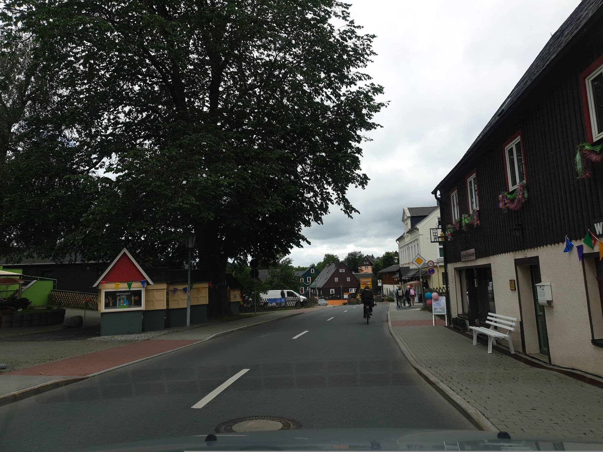 Street view near Pension im Spielzeughof, Seiffen — © canislupus (CC BY-SA · Mapillary)