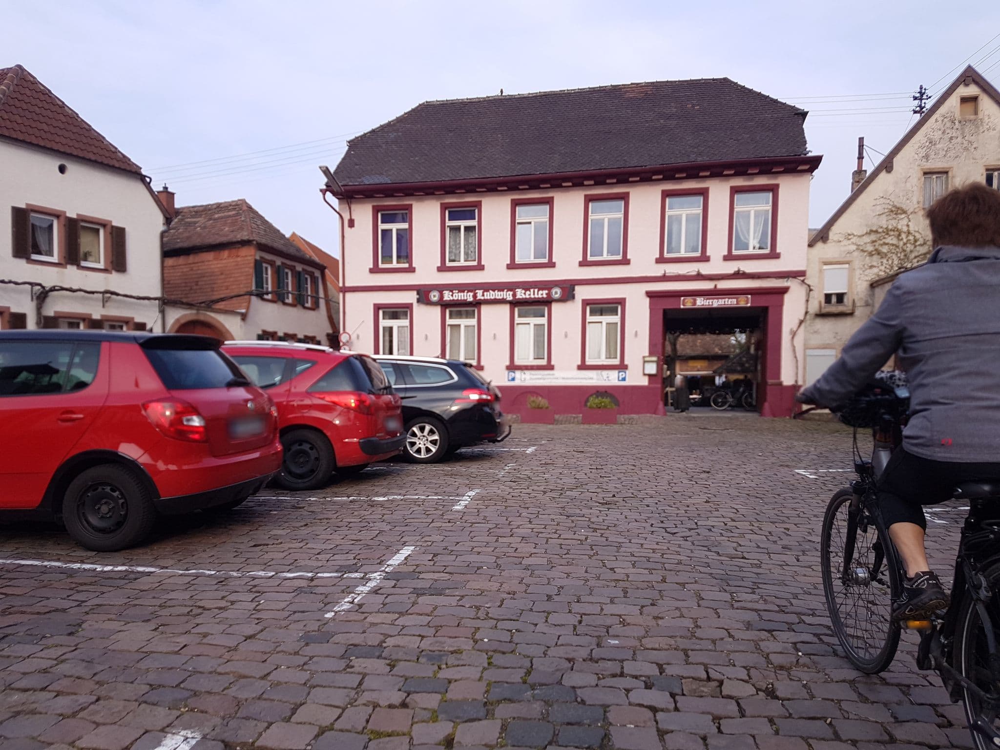 Street view near Ludwig´s Hotel / Restaurant, Edenkoben — © changchun1 (CC BY-SA · Mapillary)