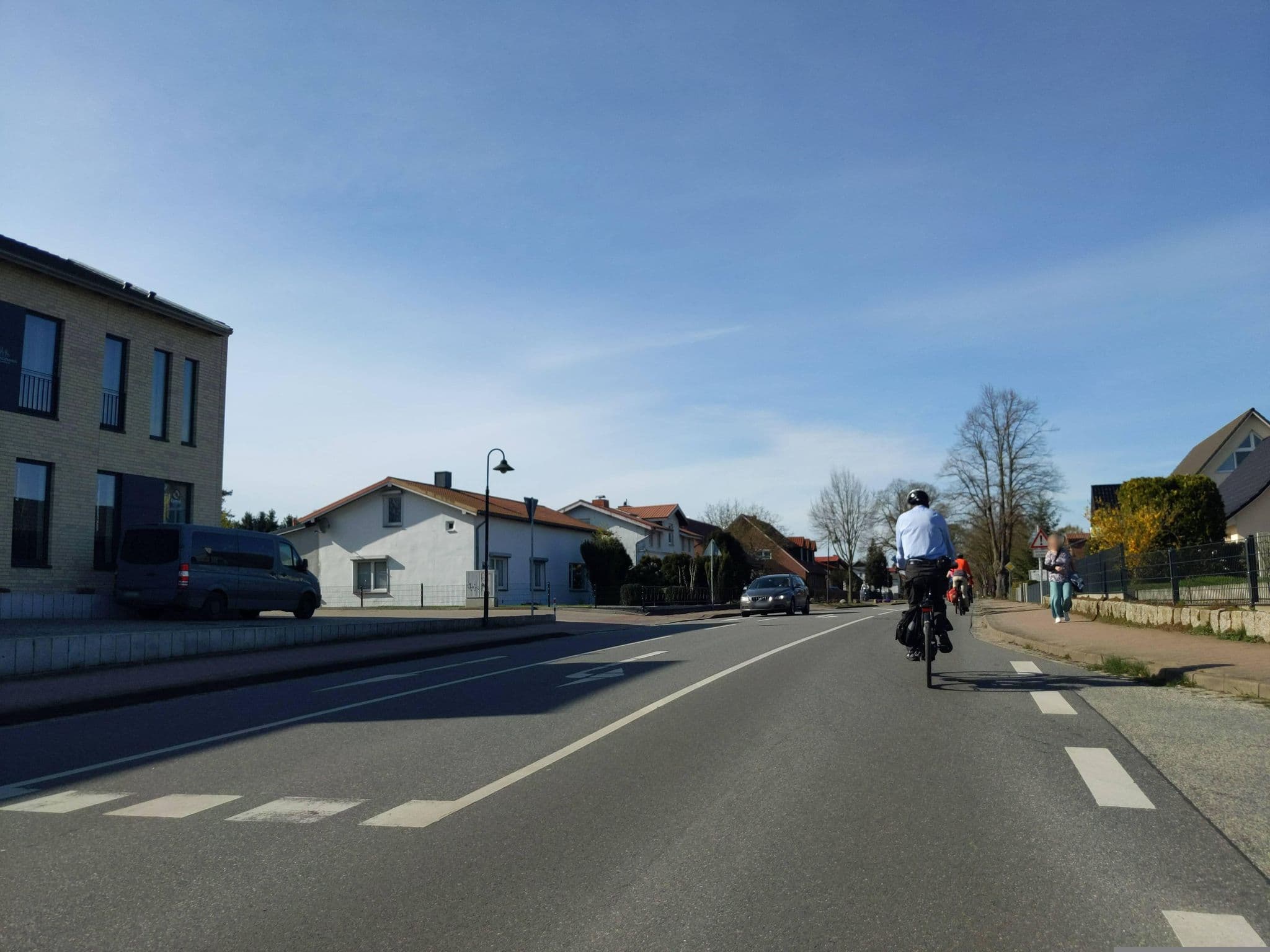 Street view near Stadtrandzimmer, Groß Grönau — © rasmustravemnd (CC BY-SA · Mapillary)
