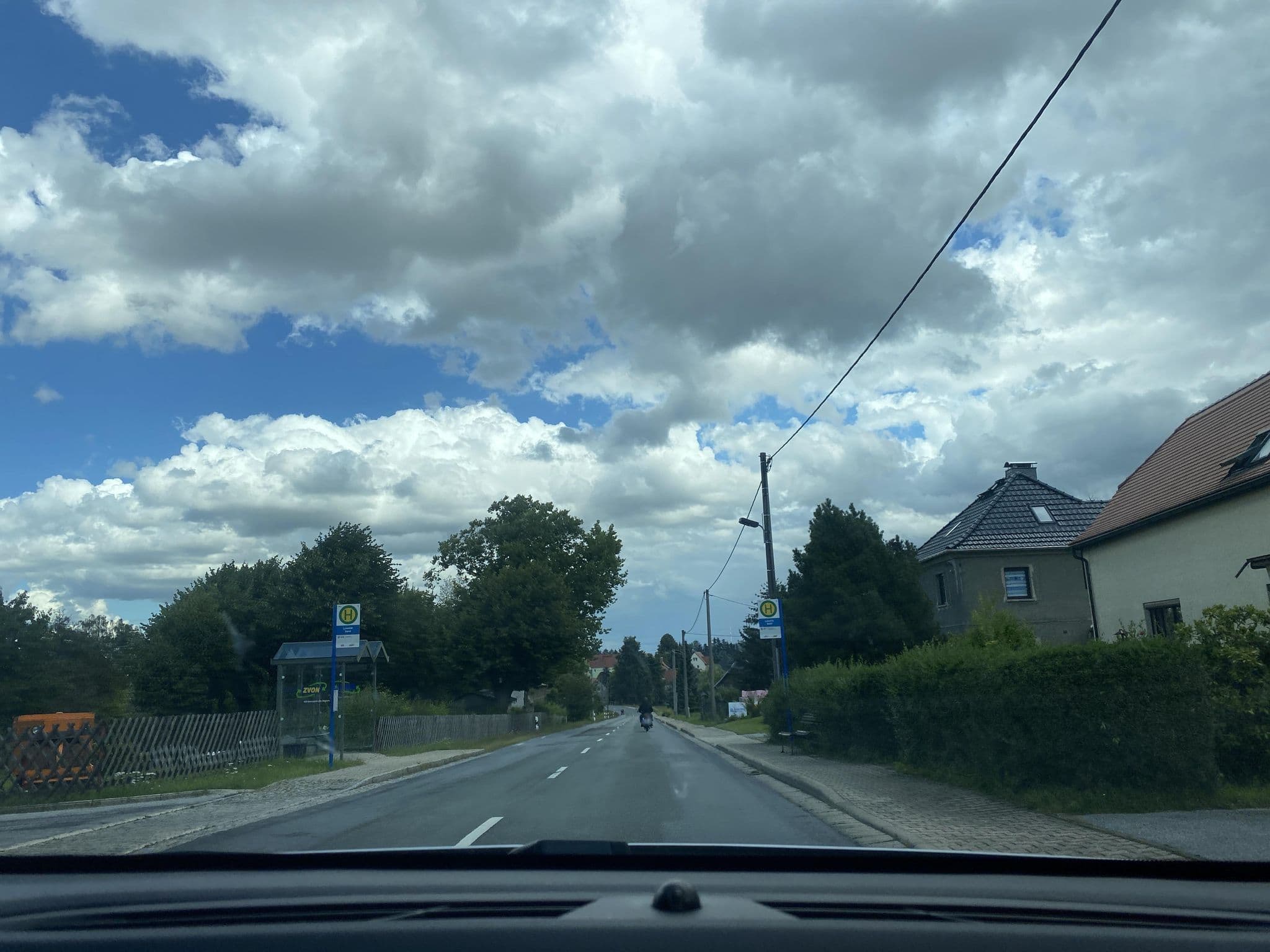 Street view near Ferienwohnung Helga Kern, Lawalde — © vorwaertsimmer (CC BY-SA · Mapillary)