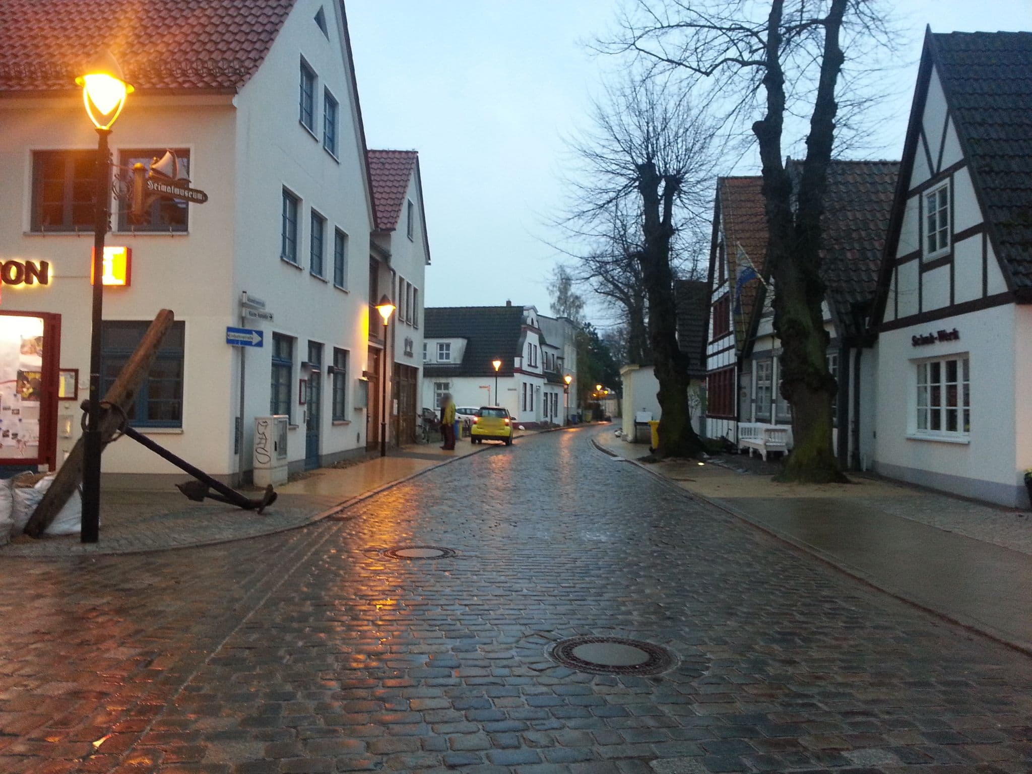 Street view near Antik-Pension Birnbom, Warnemünde — © bluescreen (CC BY-SA · Mapillary)