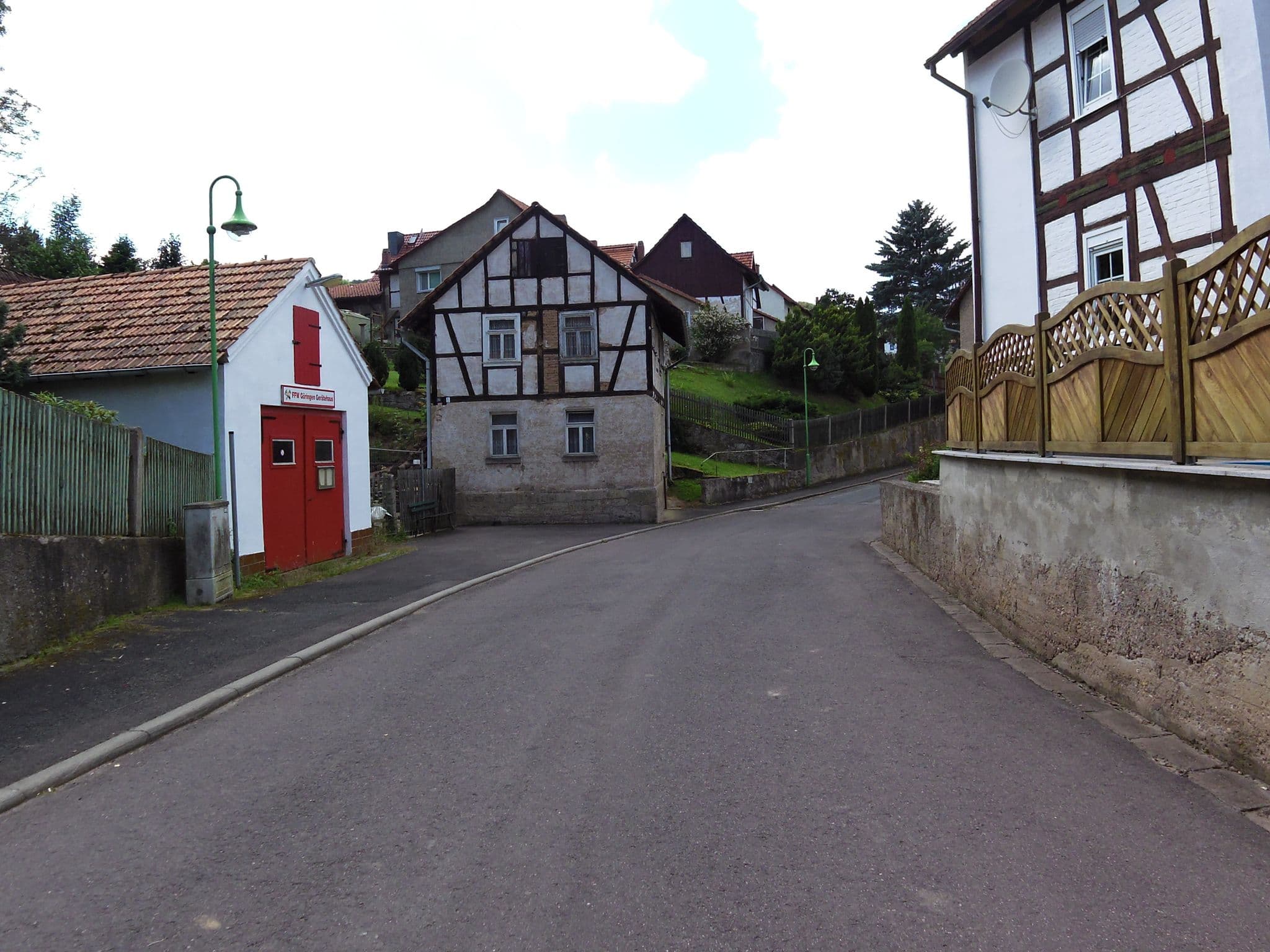 Street view near Zur Alten Schule, Herleshausen — © zoegglmeyr (CC BY-SA · Mapillary)
